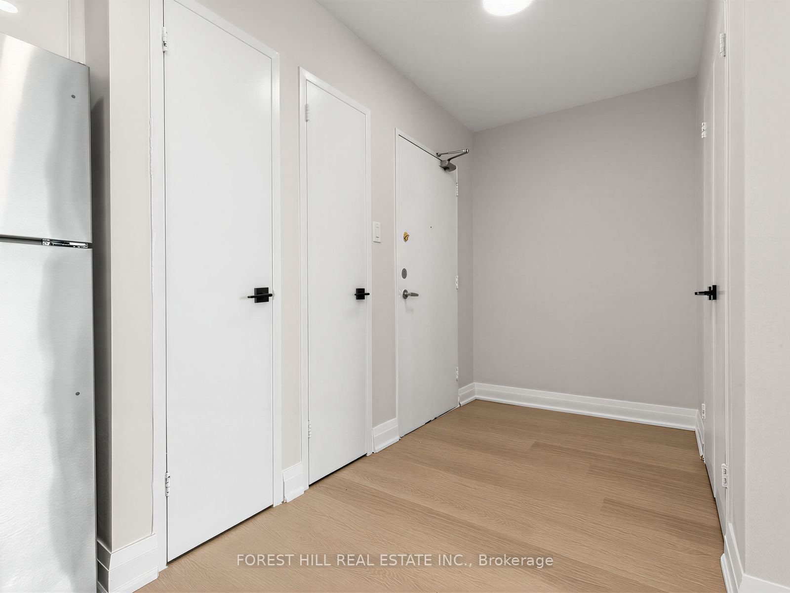 141 Lyon Court 1408, Toronto, ON M6B 3H2