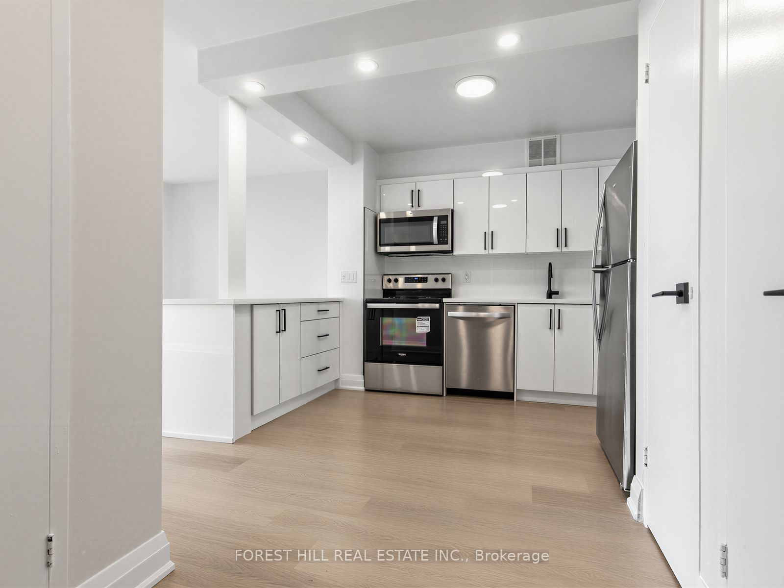 141 Lyon Court 1408, Toronto, ON M6B 3H2 photo 2