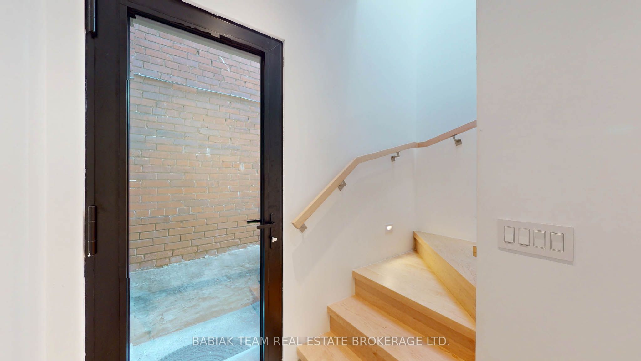149 Maria Street Upper, Toronto, ON M6P 1W5 photo 2