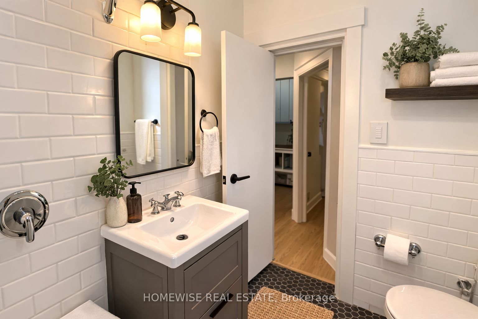 1542 King Street W 2, Toronto, ON M6K 1J6 photo 4