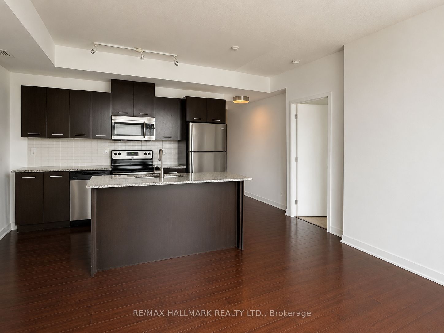 365 Prince of Wales Drive 1702, Mississauga, ON L5B 0G6 photo 3
