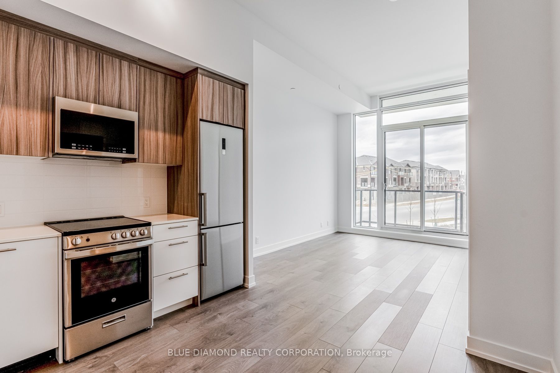 225 VETERANS Drive N 210, Brampton, ON L7A 5L7 photo 3