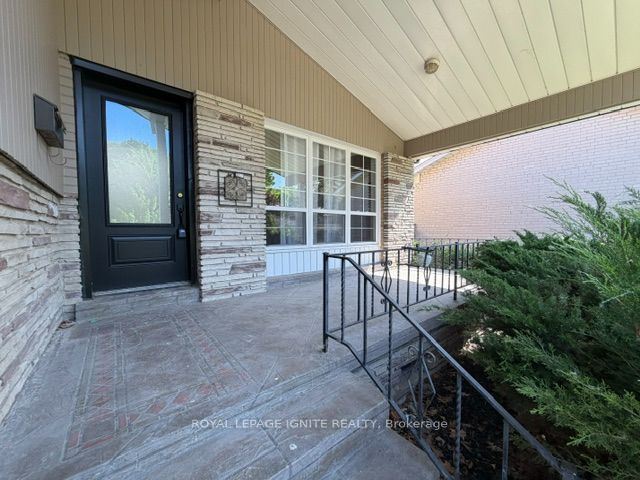 11 Fulwell Crescent, Toronto, ON M3J 1Y4 photo 5