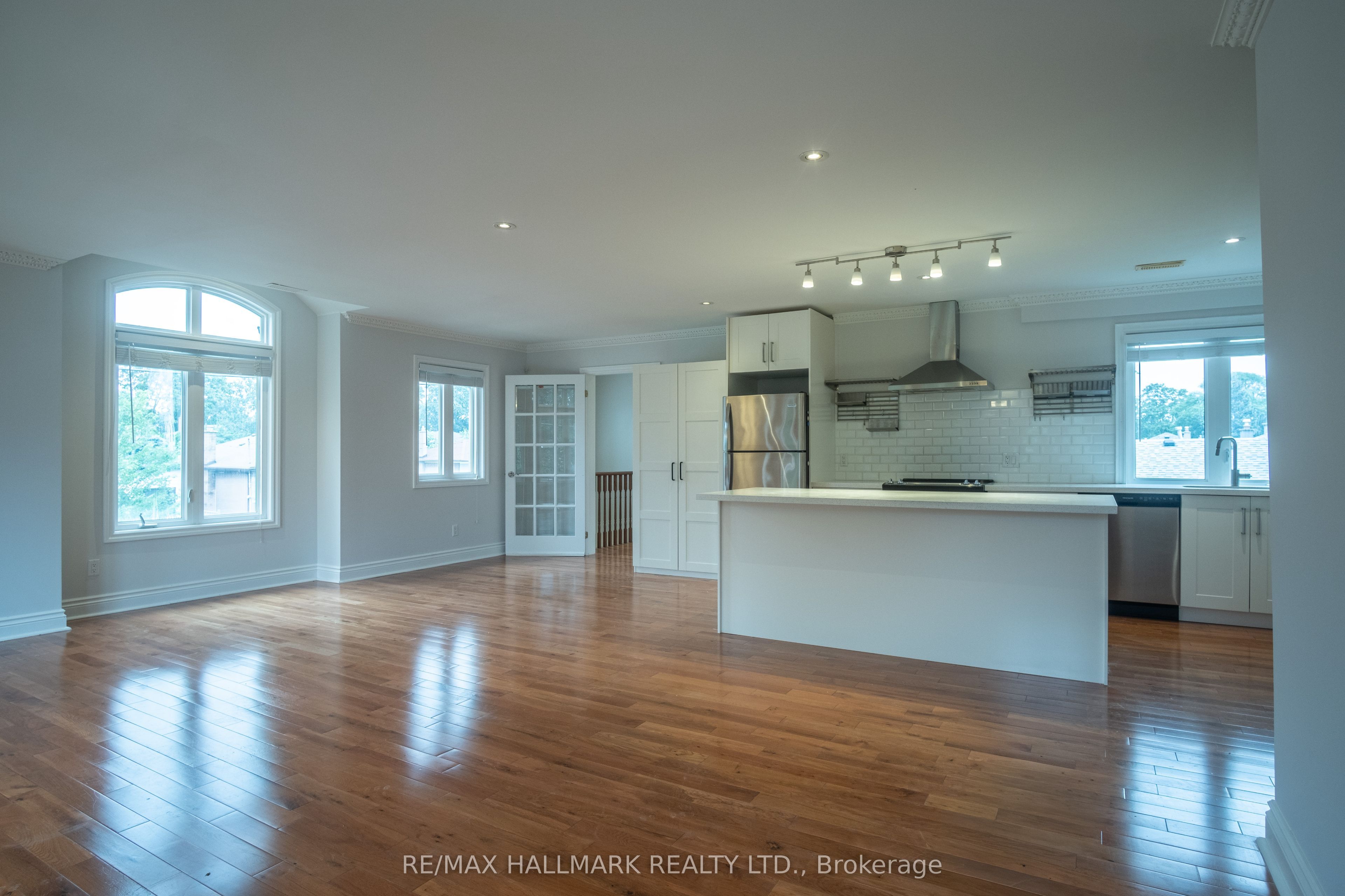 6 Griggsden Avenue, Toronto, ON M9P 2Z5 photo 5