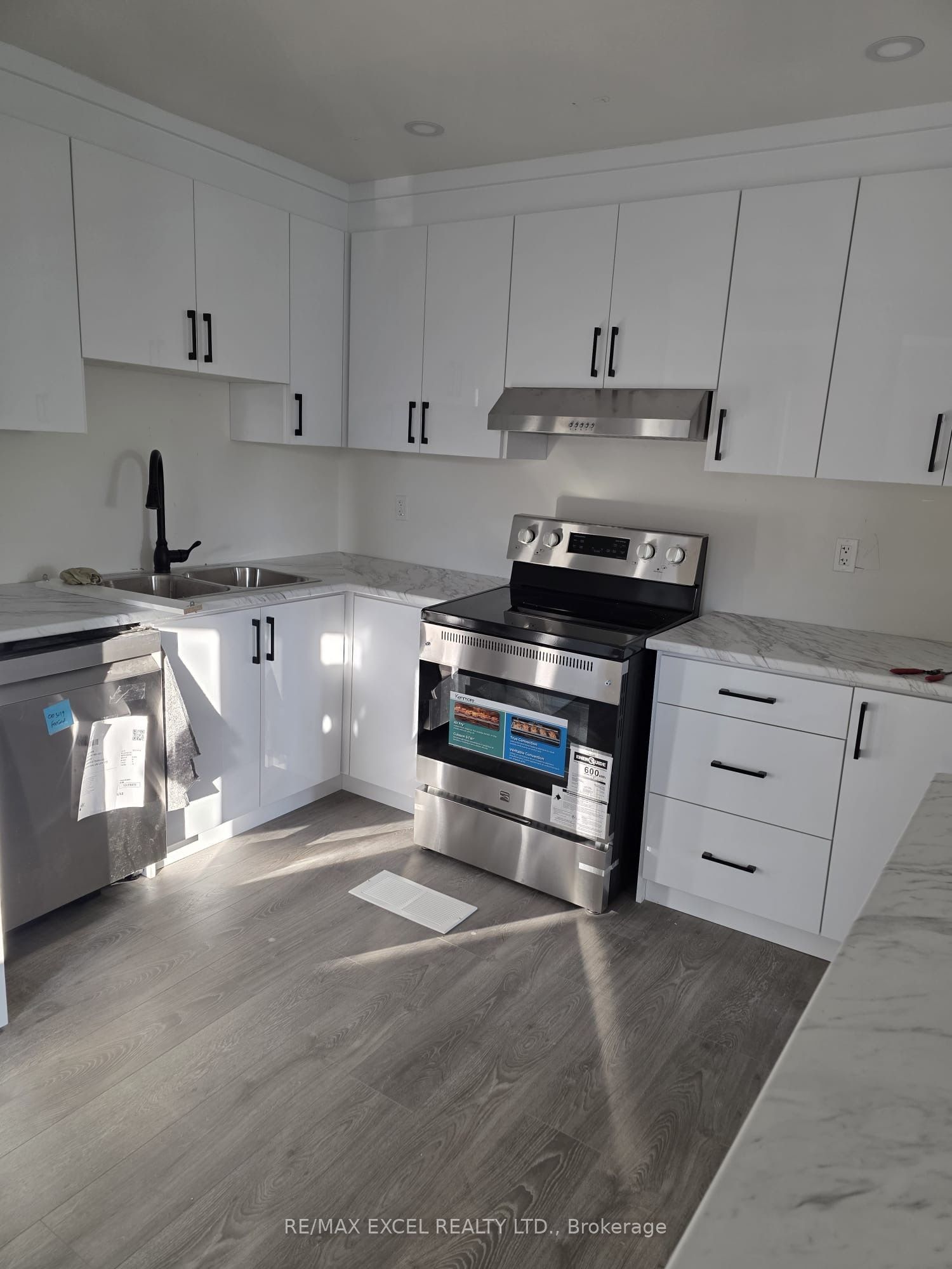 420 Winfield Terrace Upper Floor, Mississauga, ON L5R 1P2 photo 2