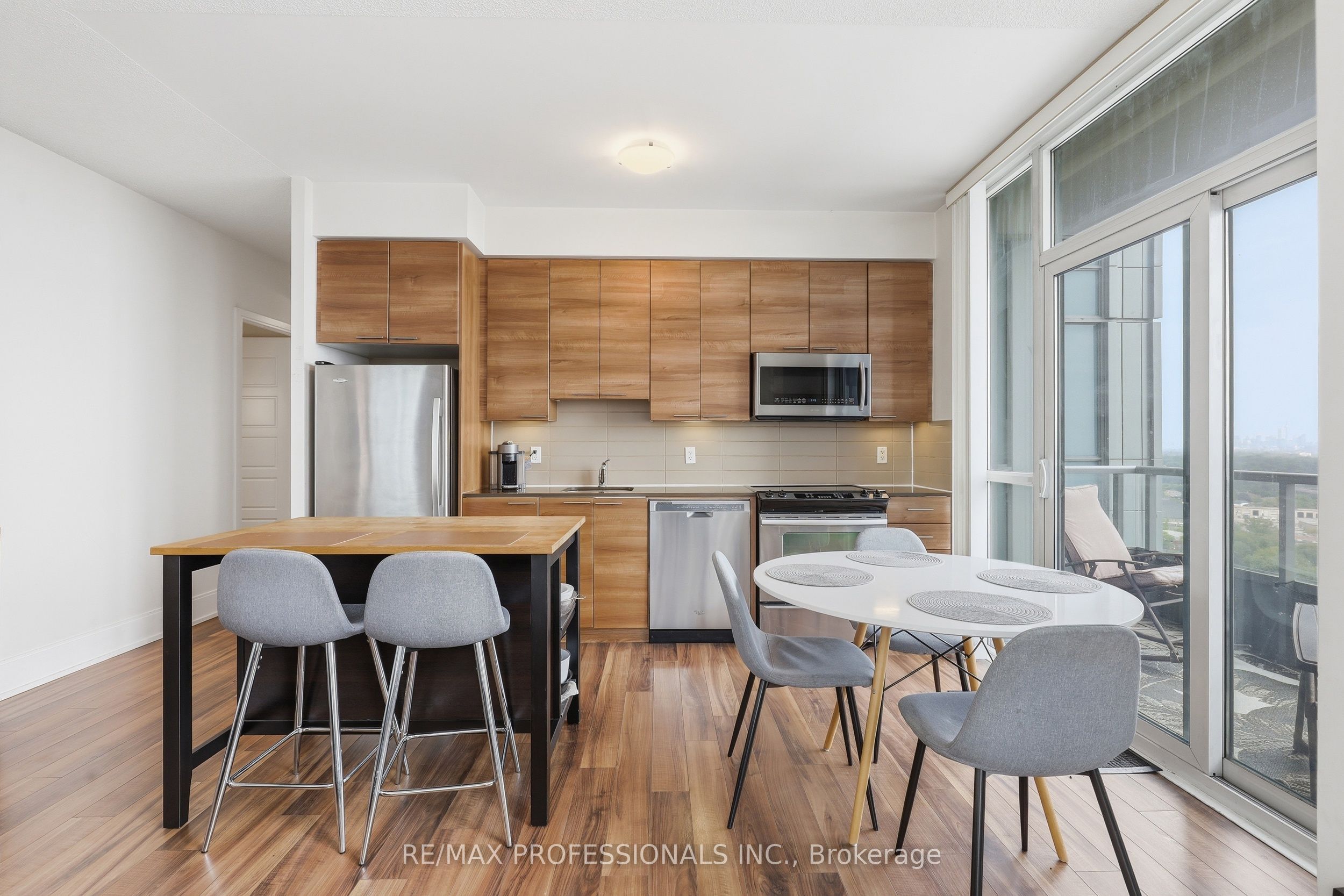 15 Viking Lane 1602, Toronto, ON M9B 0A4