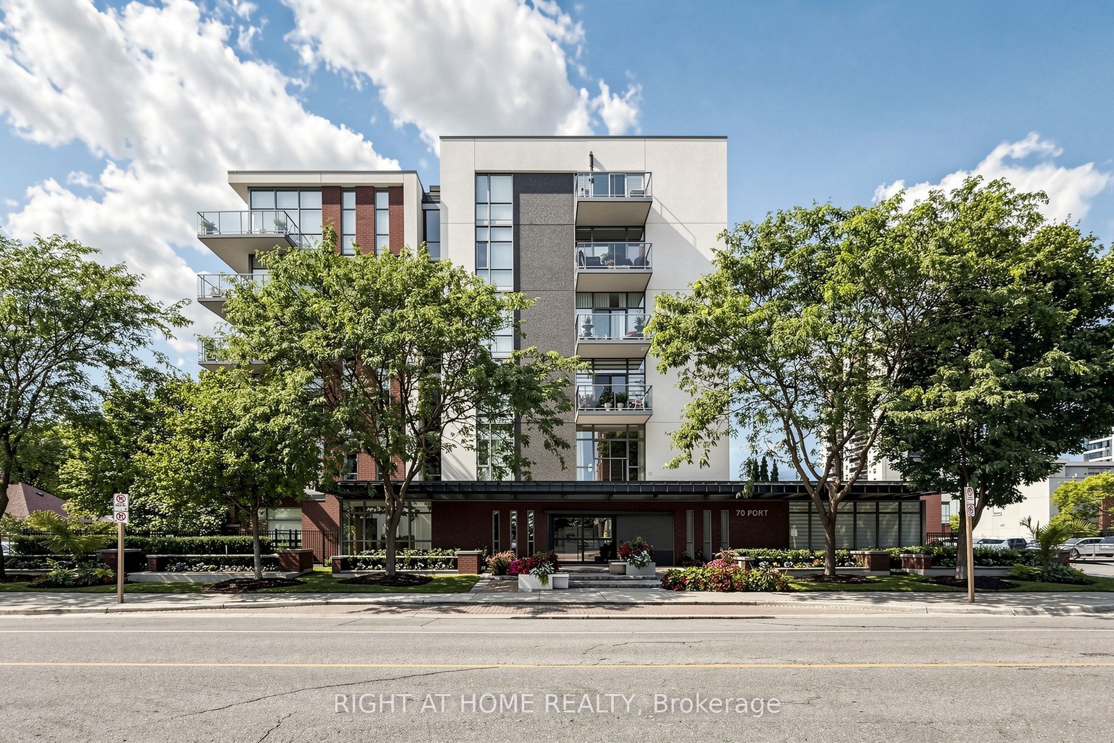 70 PORT Street E 408, Mississauga, ON L5G 4V8 photo 2