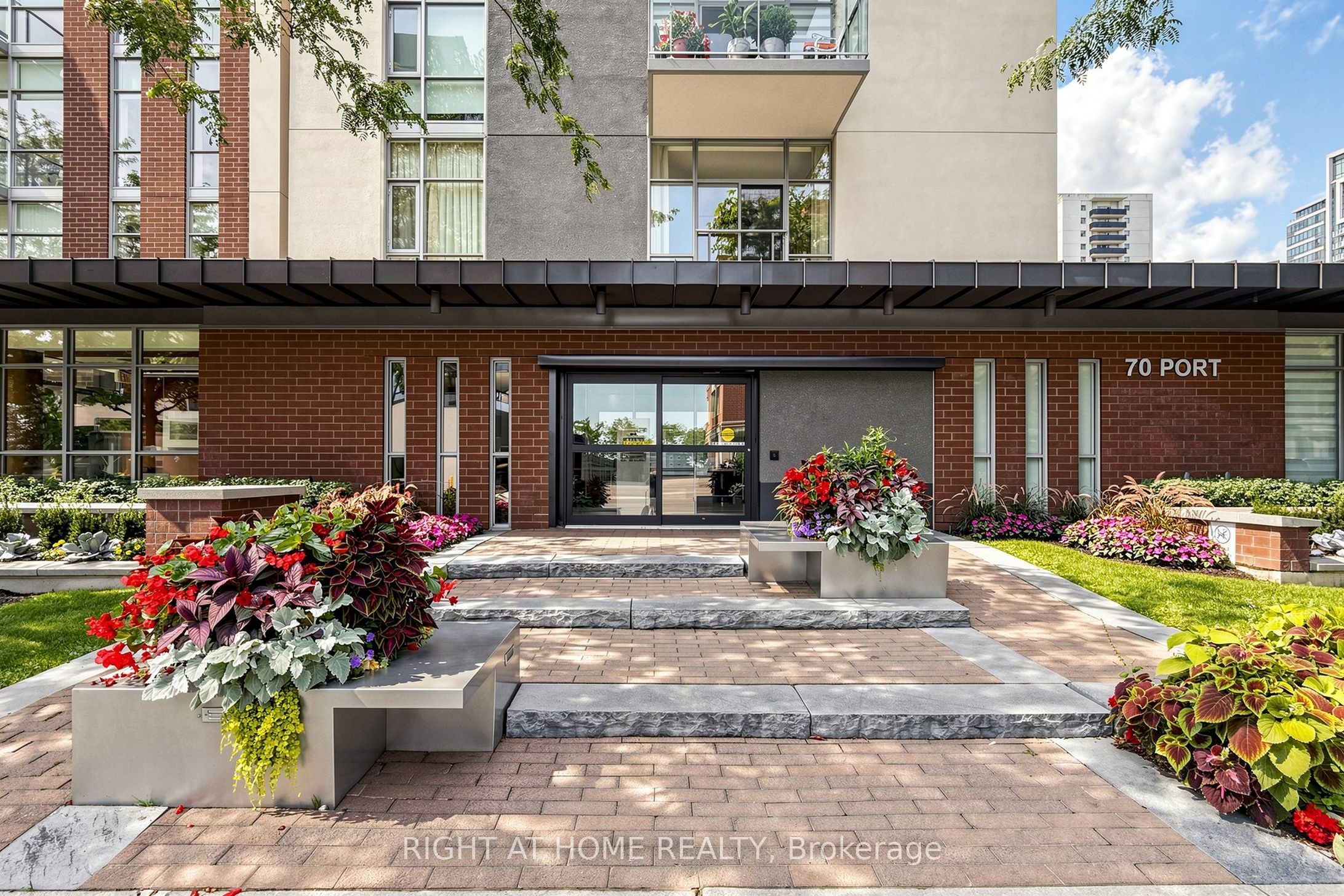70 PORT Street E 408, Mississauga, ON L5G 4V8 photo 3