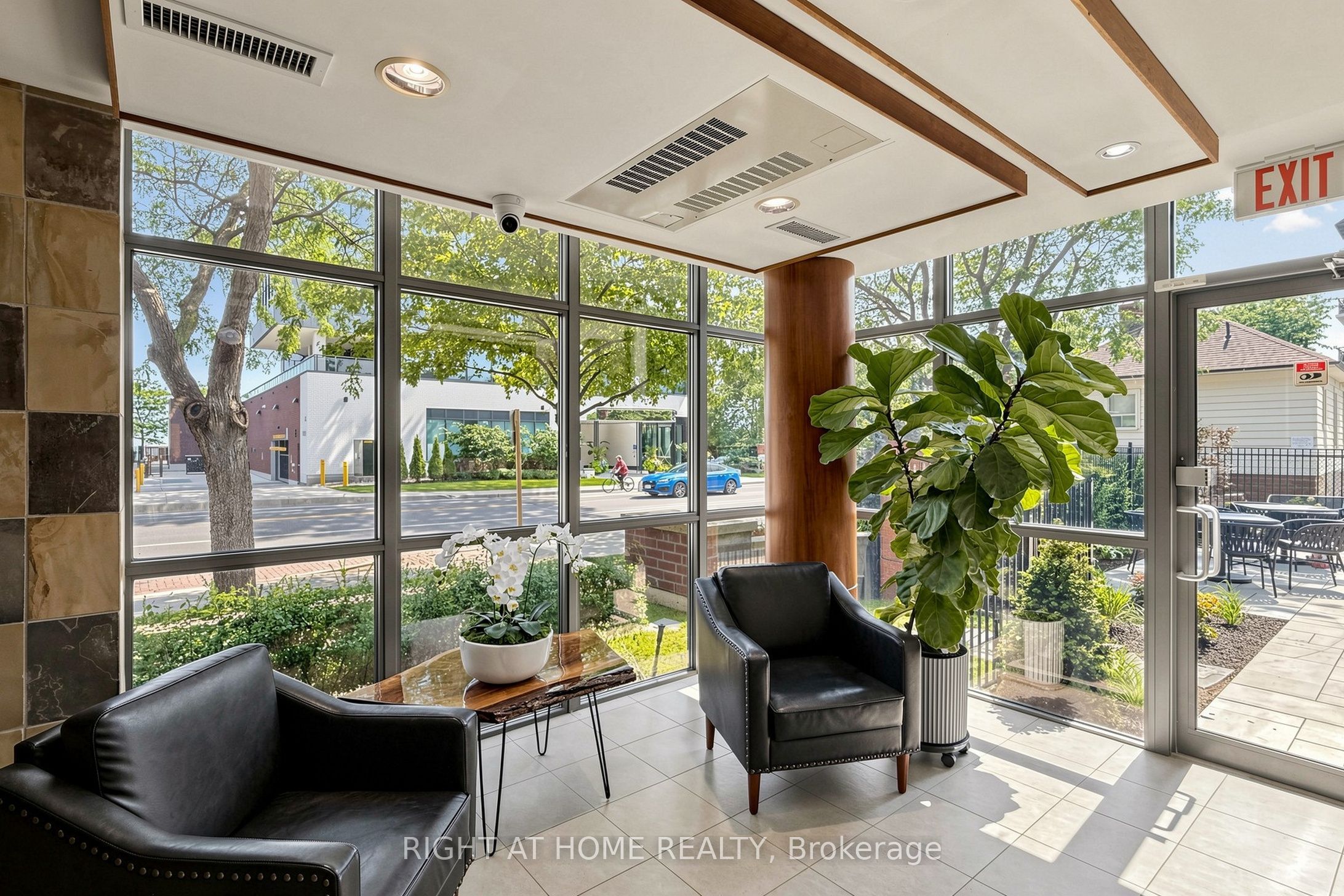 70 PORT Street E 408, Mississauga, ON L5G 4V8 photo 4