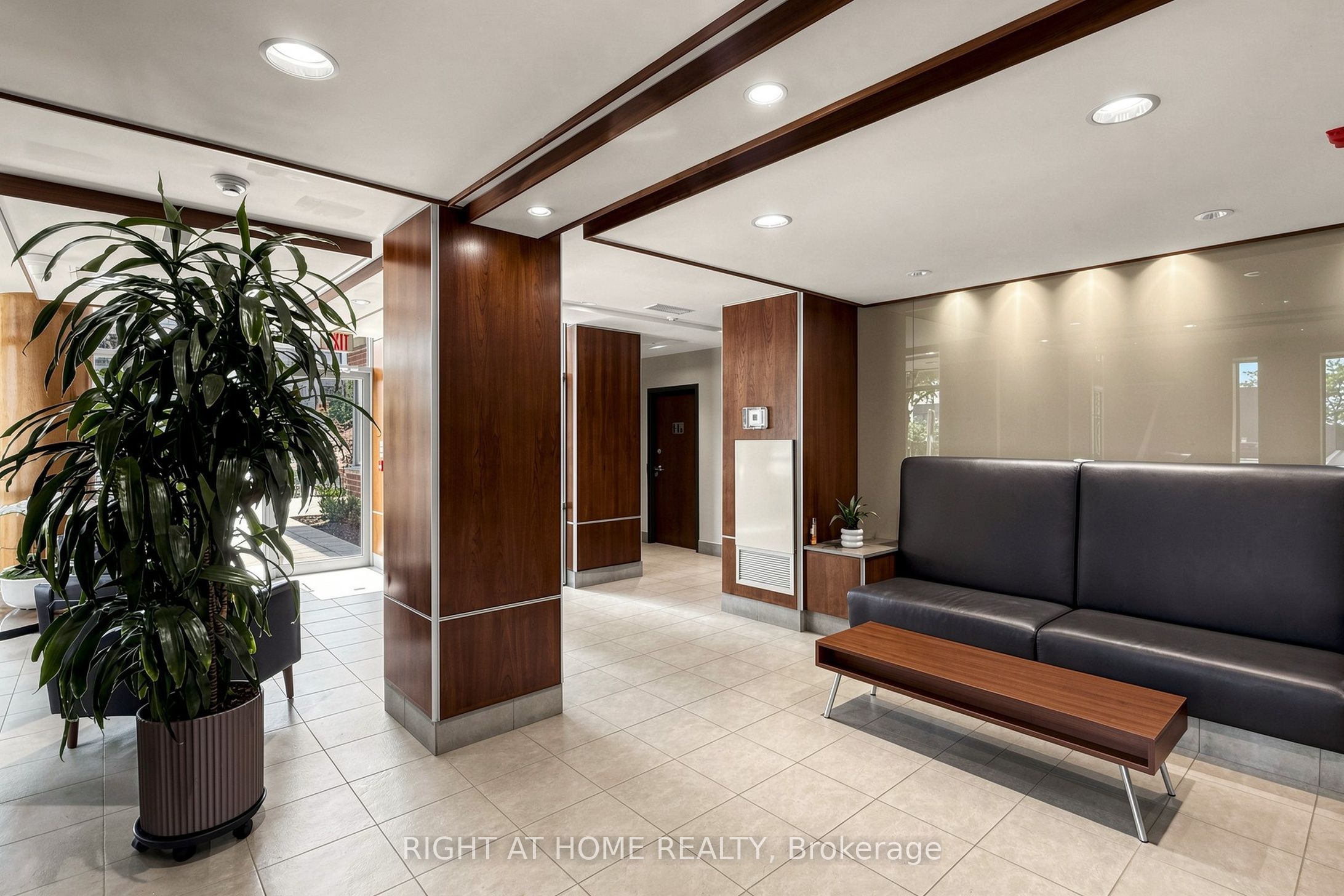 70 PORT Street E 408, Mississauga, ON L5G 4V8 photo 5