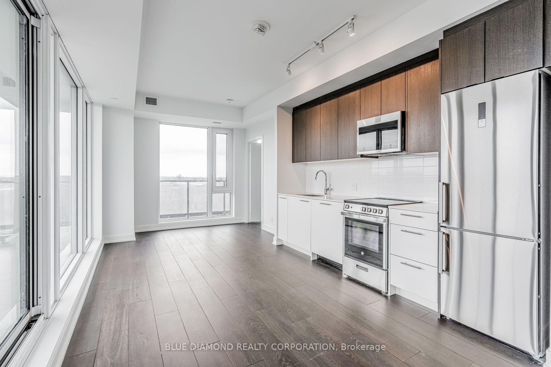 225 VETERANS Drive N402, Brampton, ON L7A 5L7 photo 3