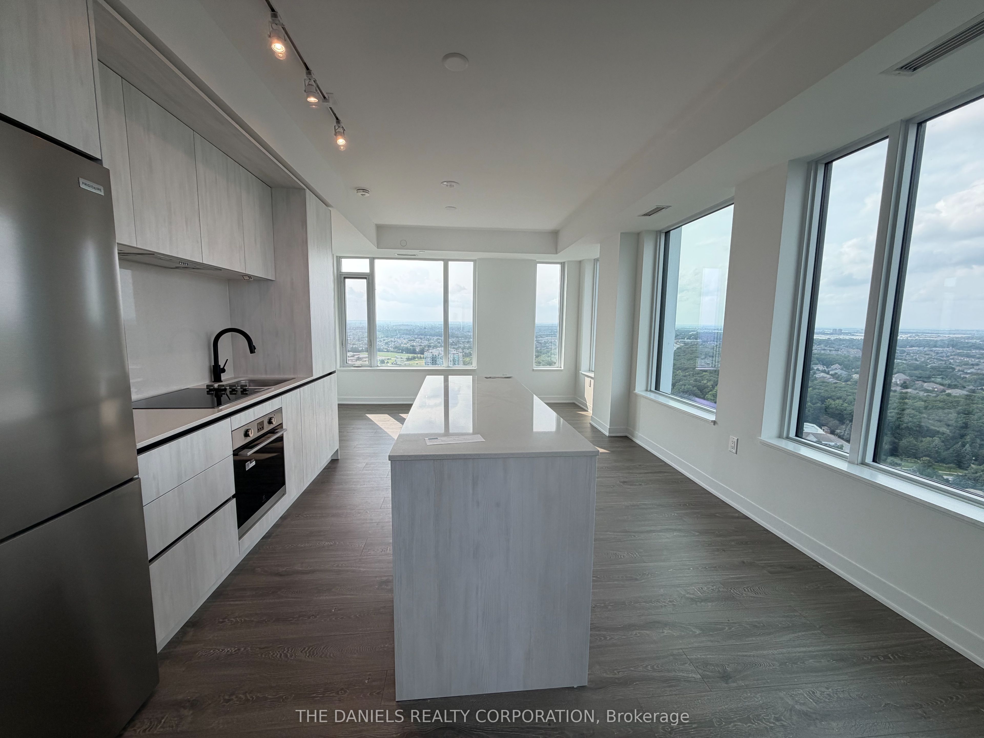 2495 Eglinton Avenue W 2510, Mississauga, ON L5M 2T2 photo 2