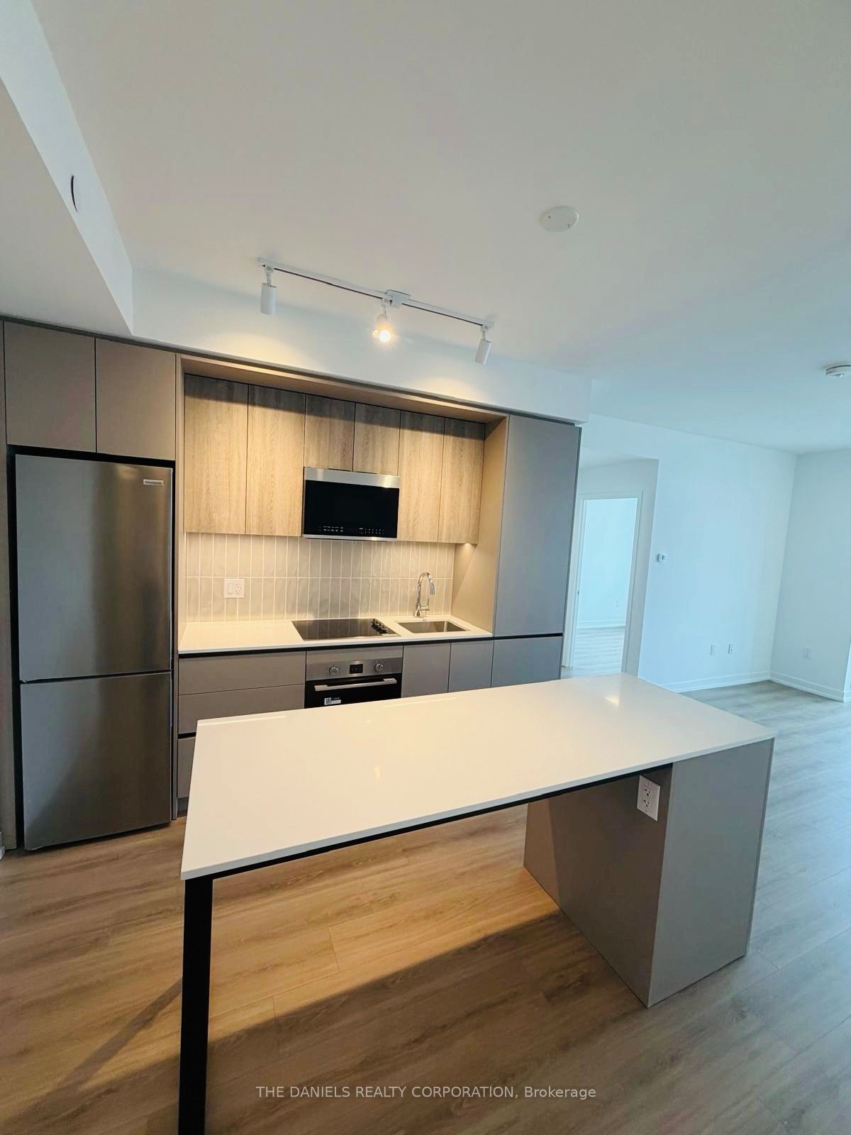 2485 Eglinton Avenue W 1409, Mississauga, ON L5M 2T1 photo 2