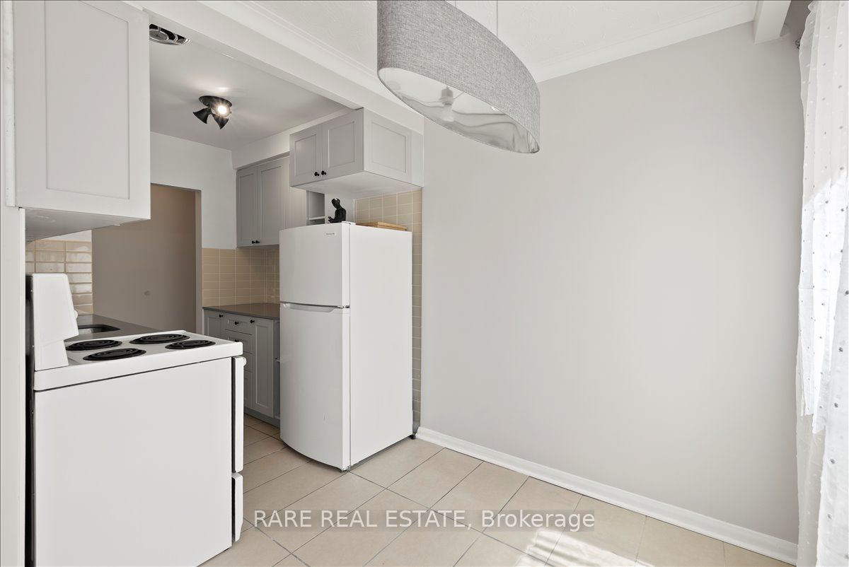 2 Twenty First Street 4, Toronto, ON M8V 3L7 photo 5
