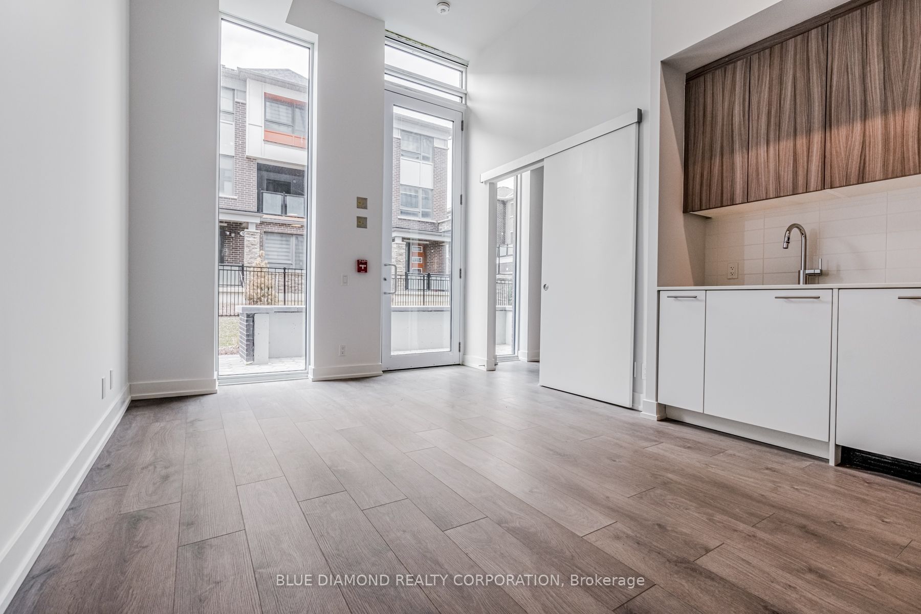 225 VETERANS Drive, Brampton, ON L7A 5L7 photo 5