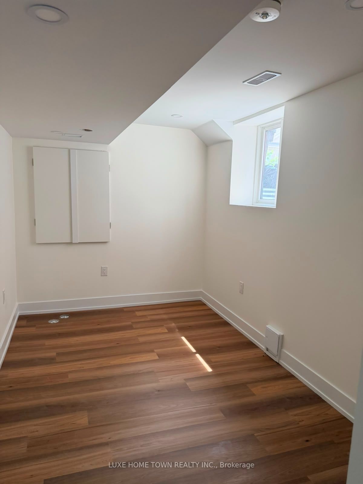 18 Golden Springs(bsmt) Drive, Brampton, ON L7A 4N4 photo 2