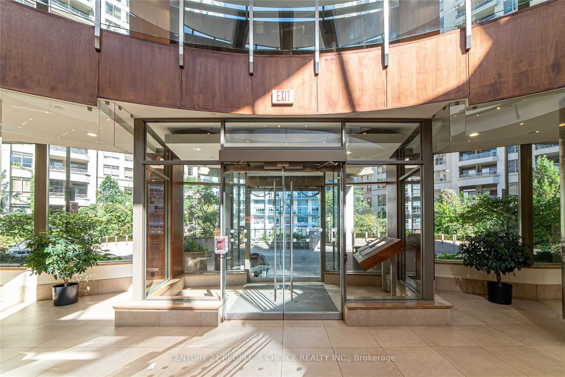 3880 Duke Of York Boulevard 1806, Mississauga, ON L5B 4M7 photo 3