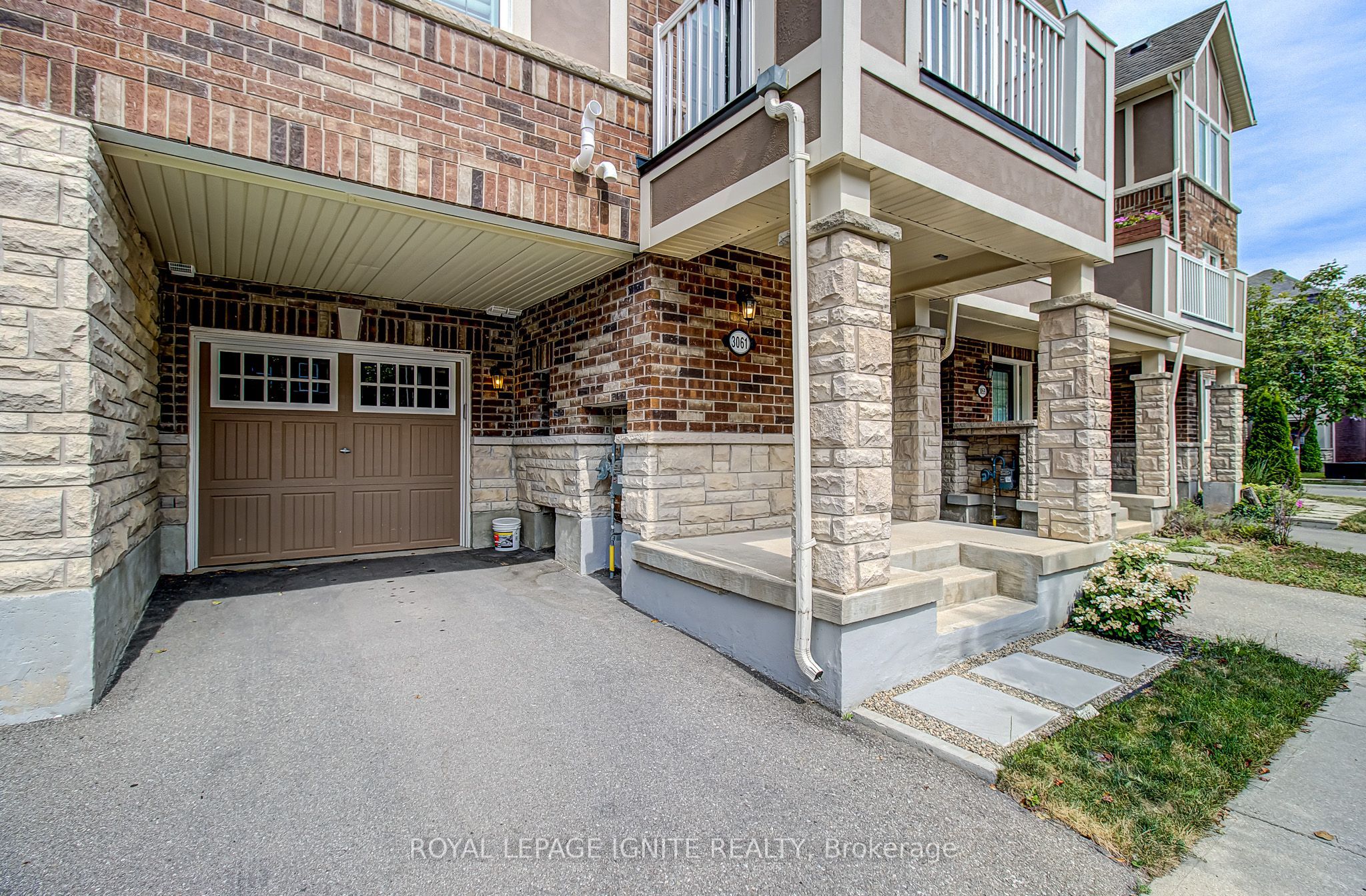 3061 Harebell Gate, Oakville, ON L6M 0Y9 photo 2