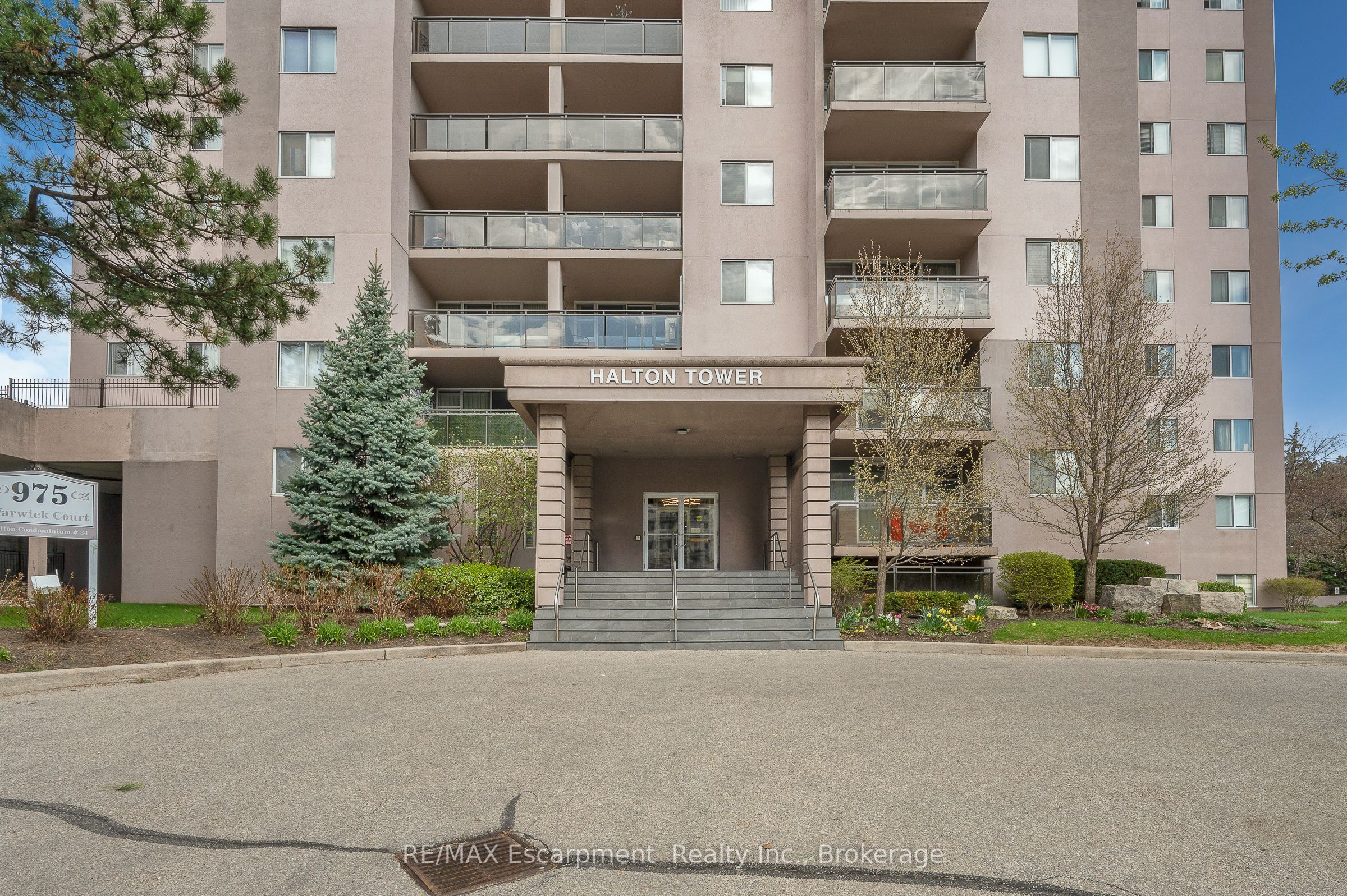975 Warwick Court 310, Burlington, ON L7T 3Z7 photo 3