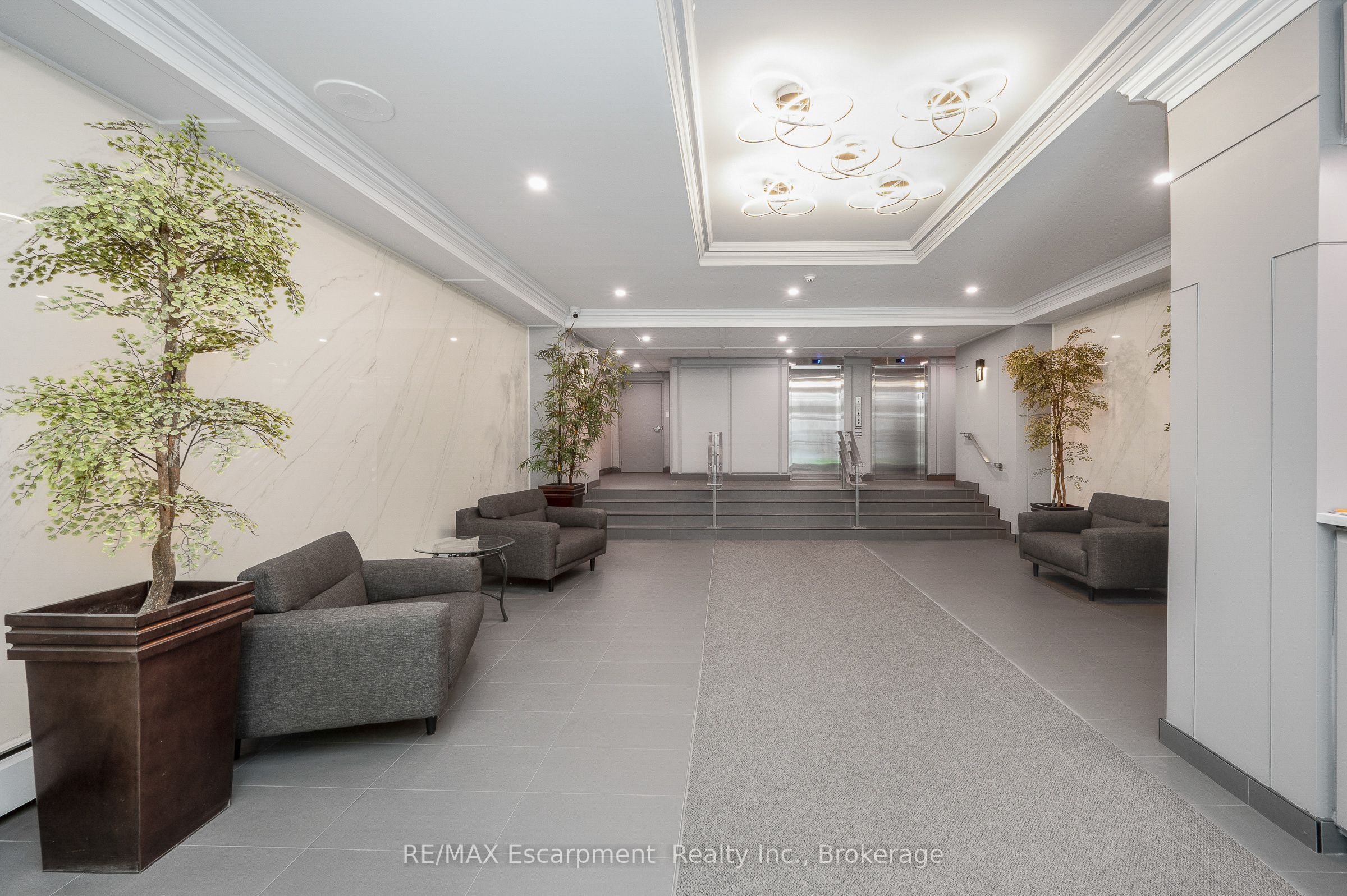 975 Warwick Court 310, Burlington, ON L7T 3Z7 photo 4