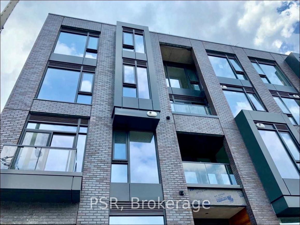 35 Wabash Avenue 205, Toronto, ON M6R 0A9