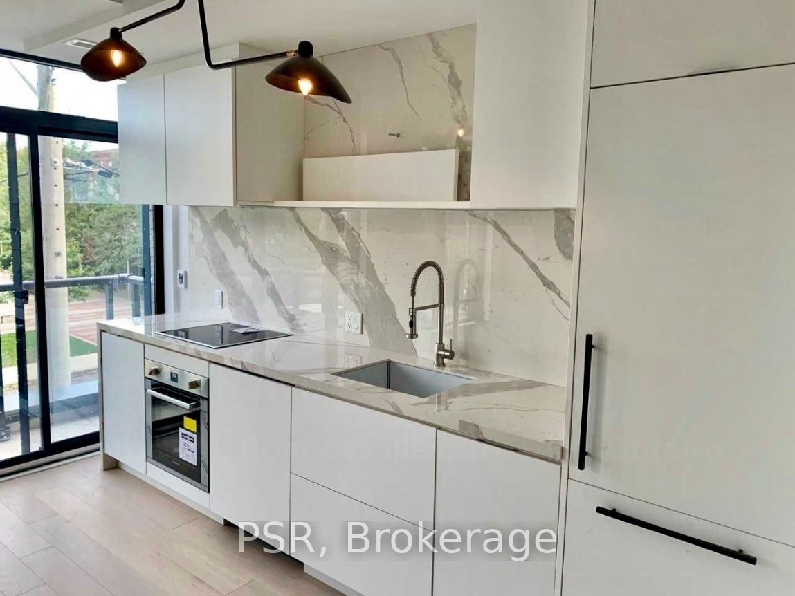 35 Wabash Avenue 205, Toronto, ON M6R 0A9 photo 4