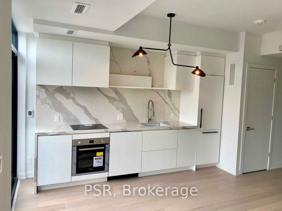 35 Wabash Avenue 205, Toronto, ON M6R 0A9 photo 5