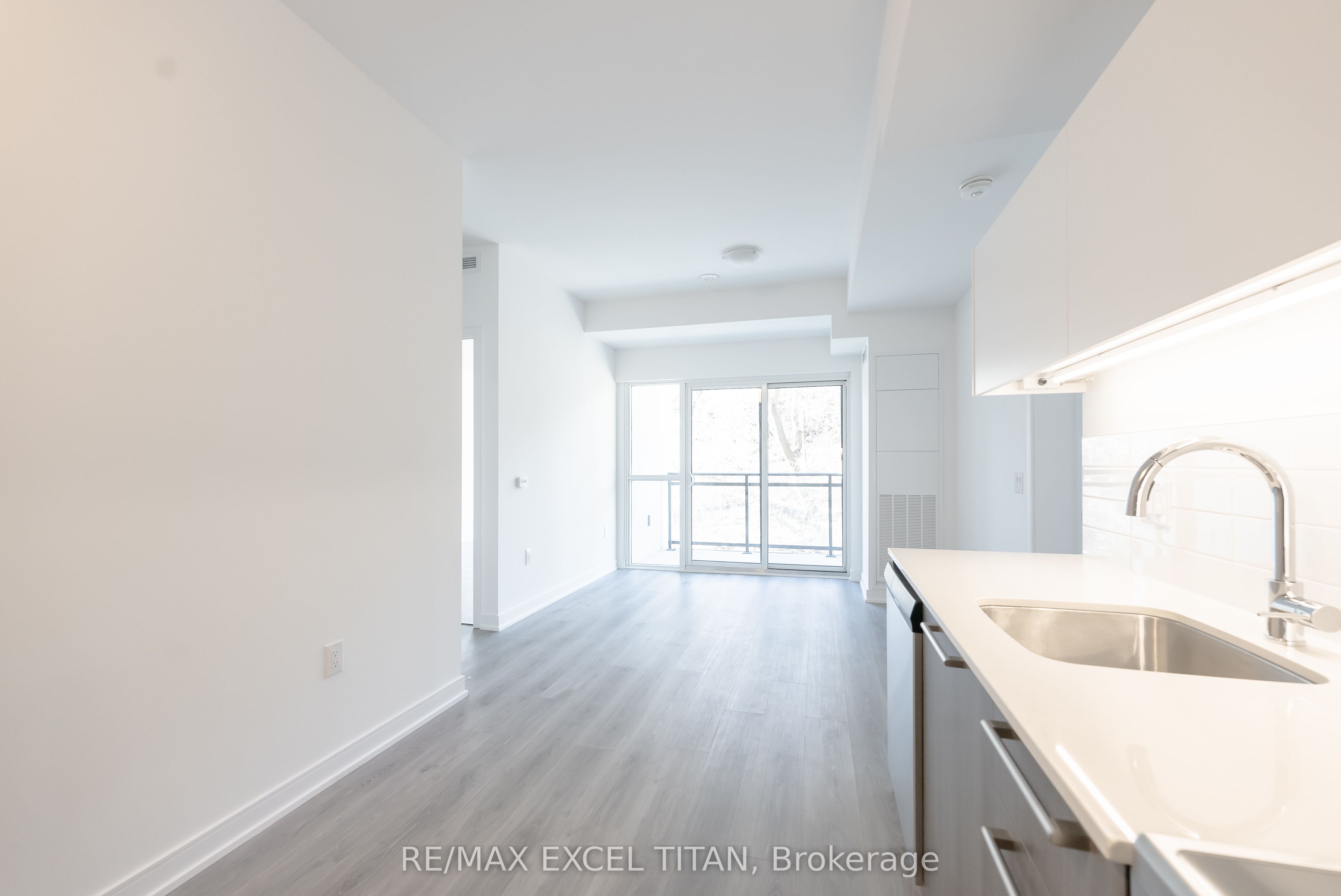 25 Neighbourhood Lane 208, Toronto, ON M8Y 0C4 photo 5