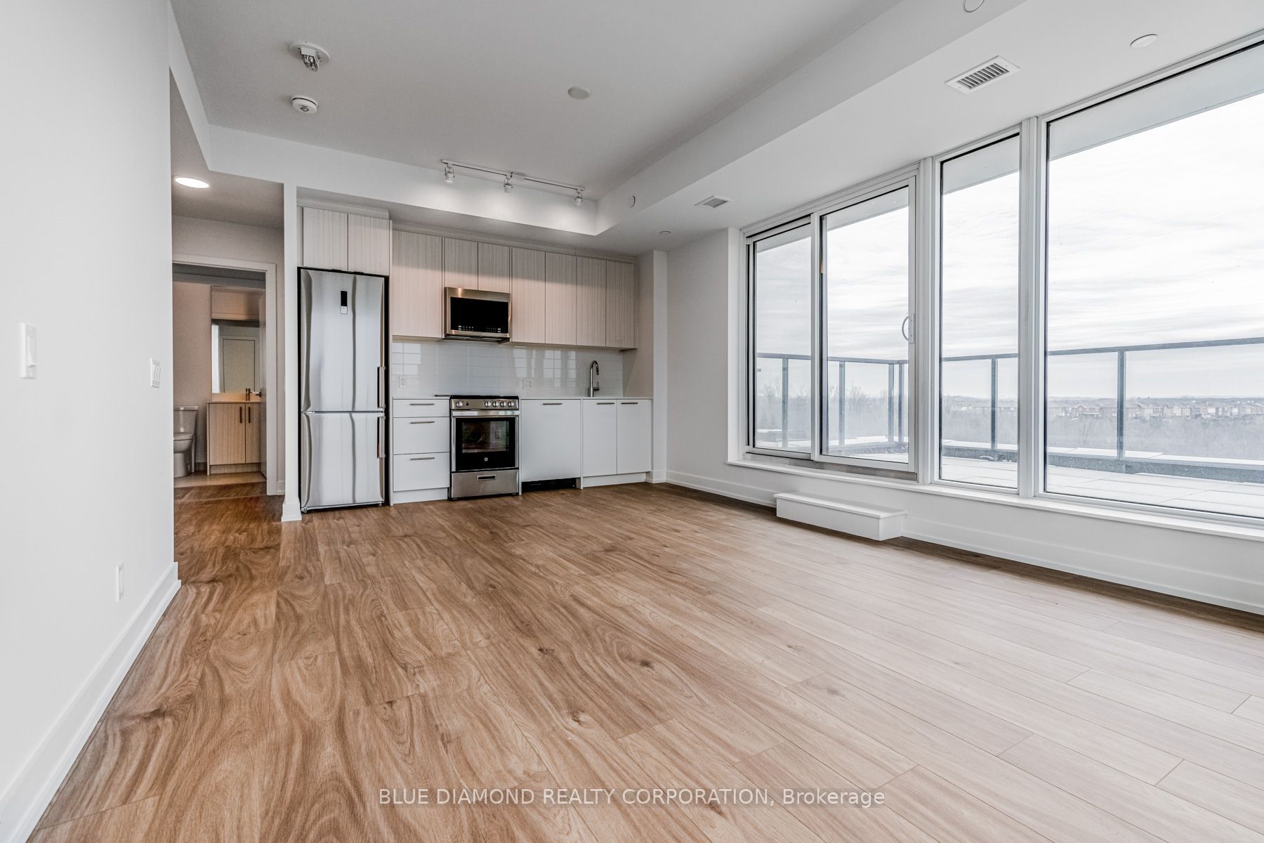 215 VETERANS Drive, Brampton, ON L7A 5L6 photo 5