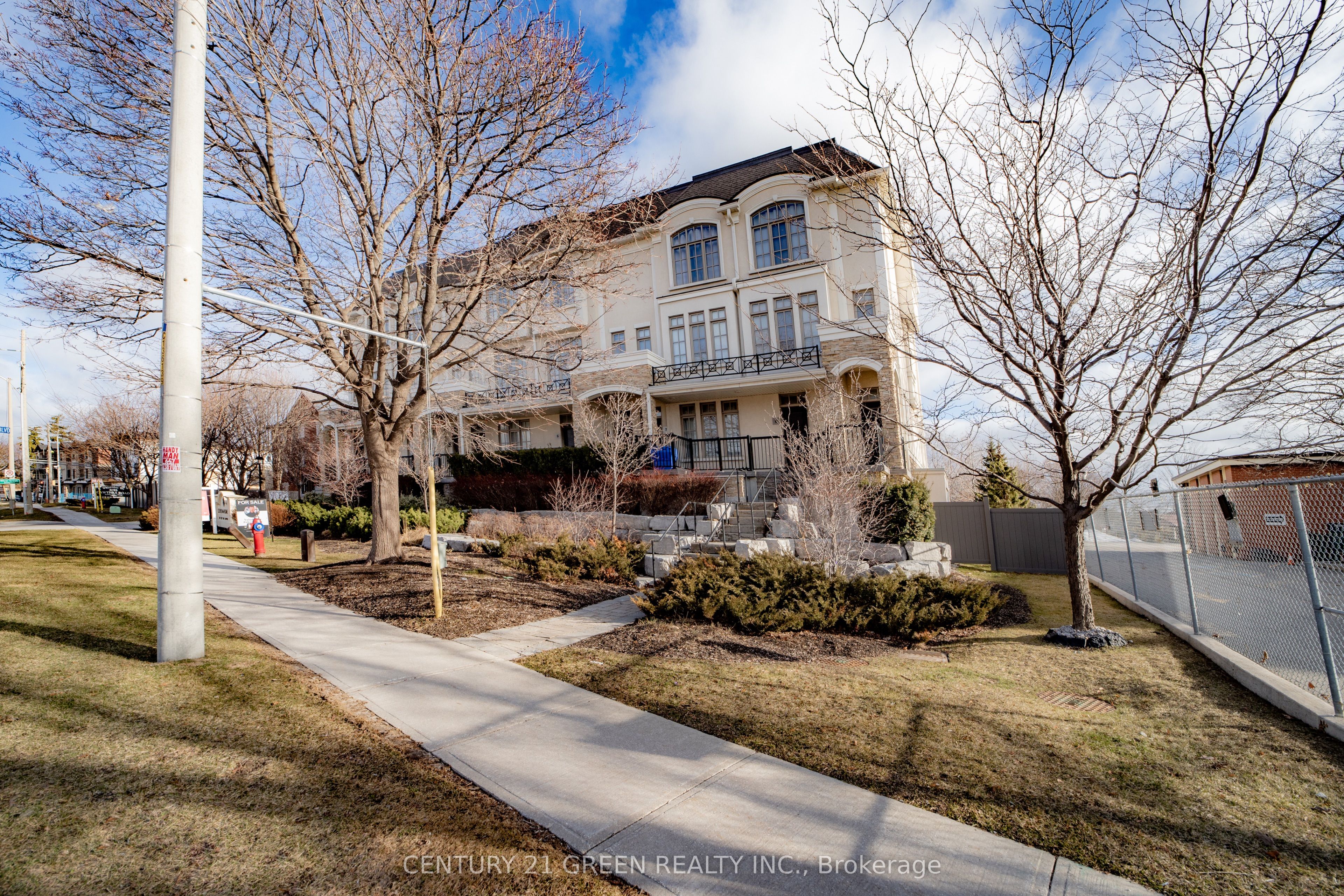 3071 Cawthra Road 5, Mississauga, ON L5A 2X4