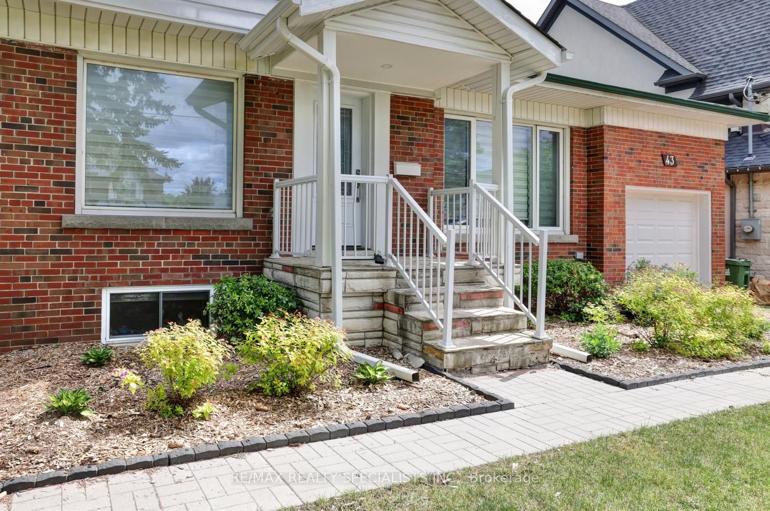 43 Firwood (Lower) Crescent, Toronto, ON M9B 2V9 photo 3