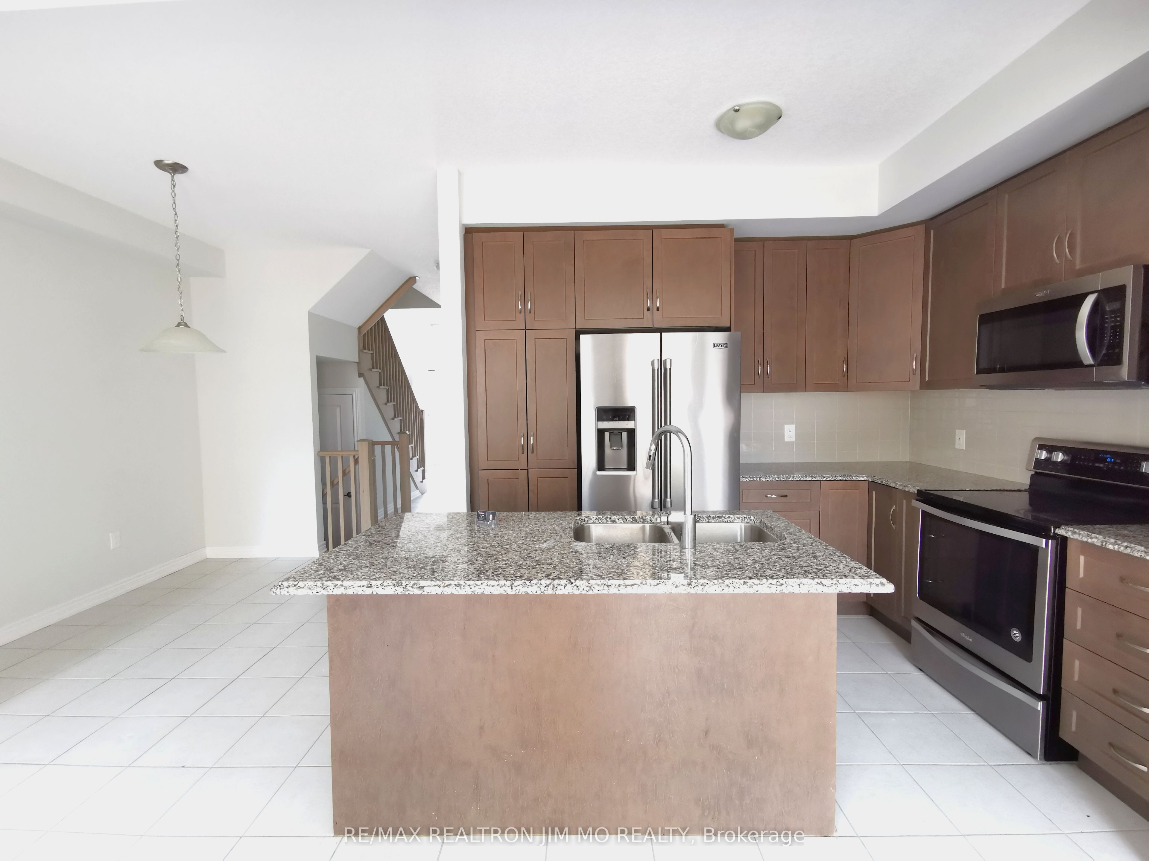 398 Threshing Mill Boulevard, Oakville, ON L6H 0P6 photo 2