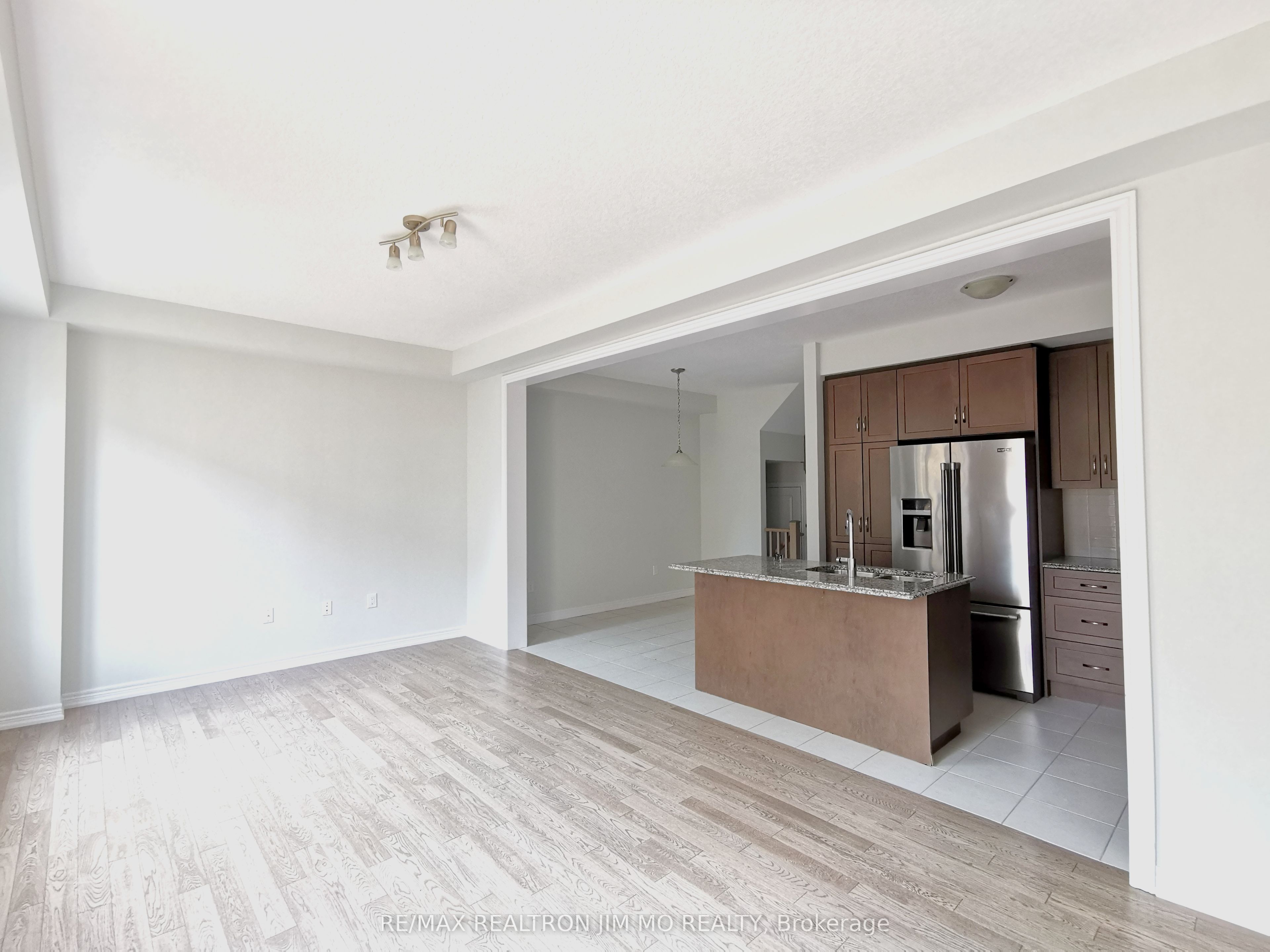 398 Threshing Mill Boulevard, Oakville, ON L6H 0P6 photo 3