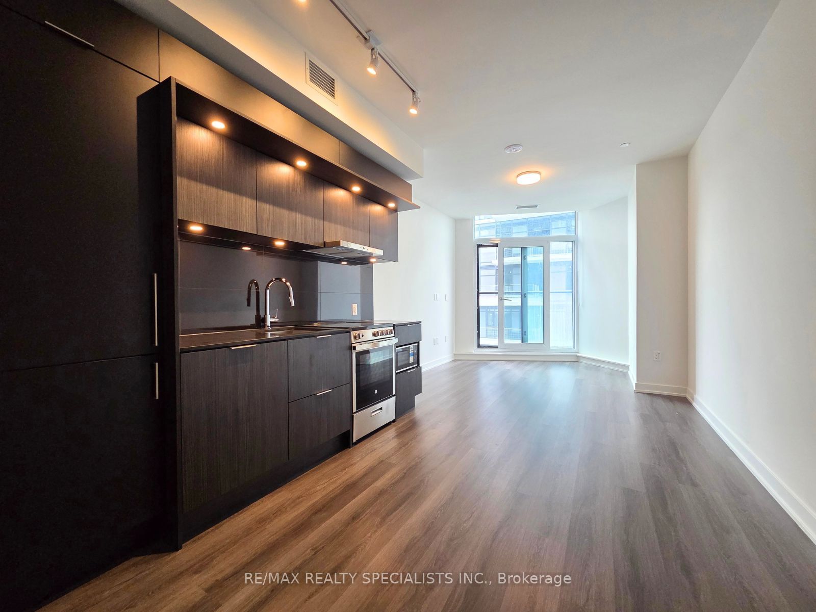 448 Burnhamthorpe Road W 527, Mississauga, ON L5B 0R4 photo 4