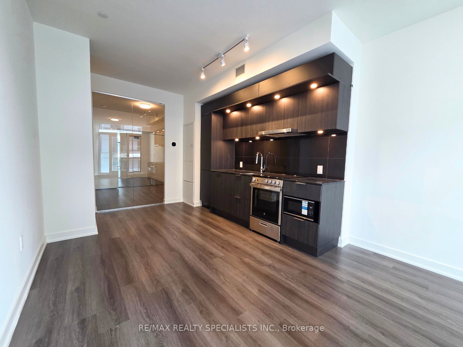 448 Burnhamthorpe Road W 527, Mississauga, ON L5B 0R4 photo 5