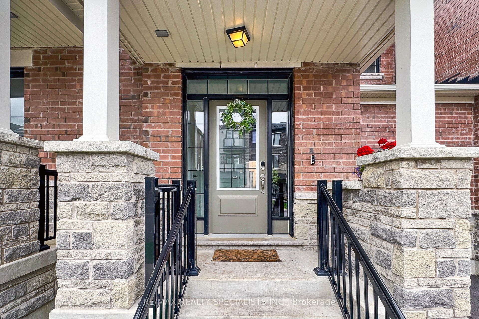 42 Keppel Circle, Brampton, ON L7A 5L1 photo 3