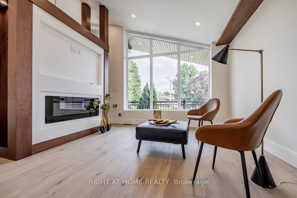 690 Hillman Crescent, Mississauga, ON L4Y 2H9 photo 5