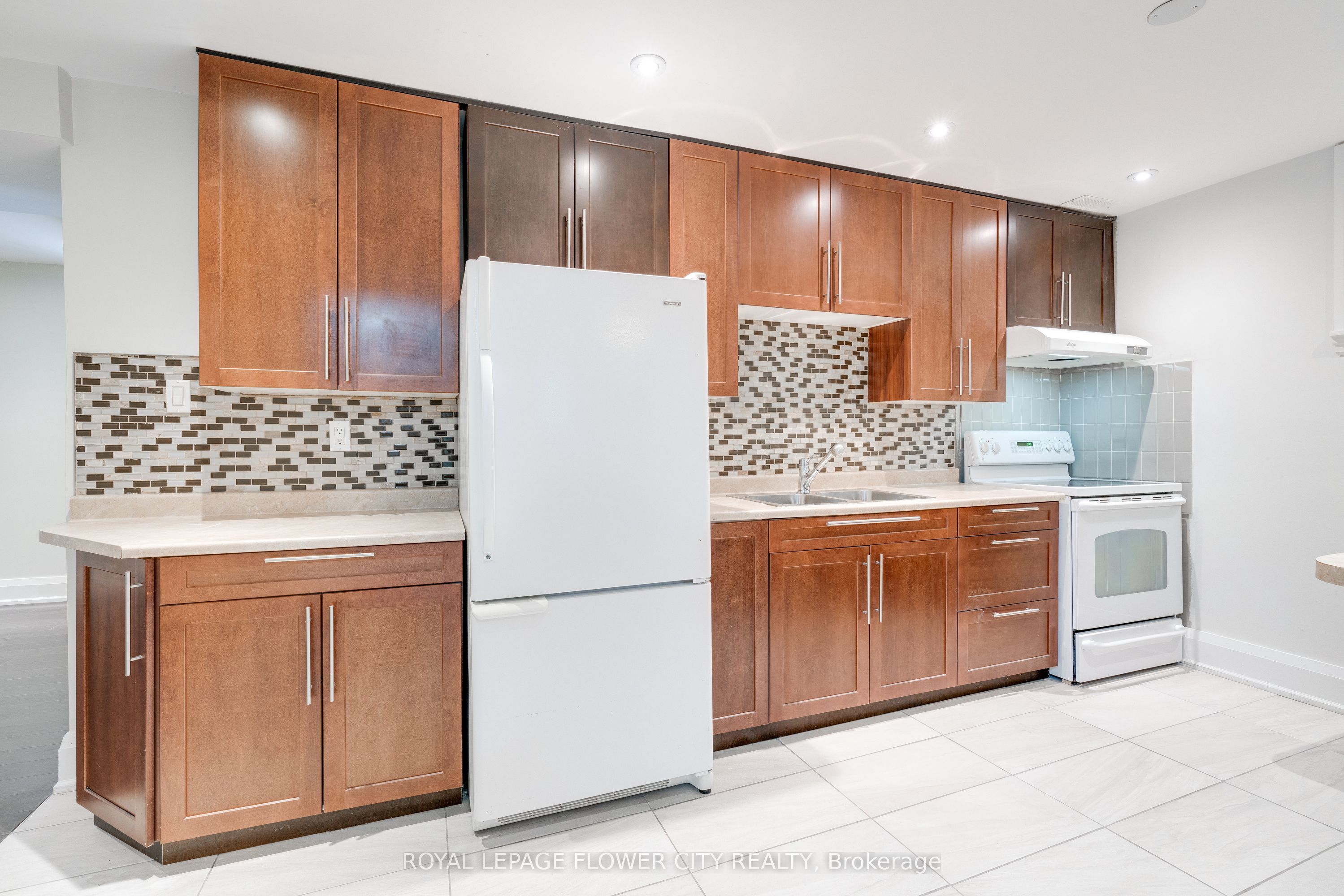 5674 Whitehorn Avenue E, Mississauga, ON L5V 2A9 photo 3