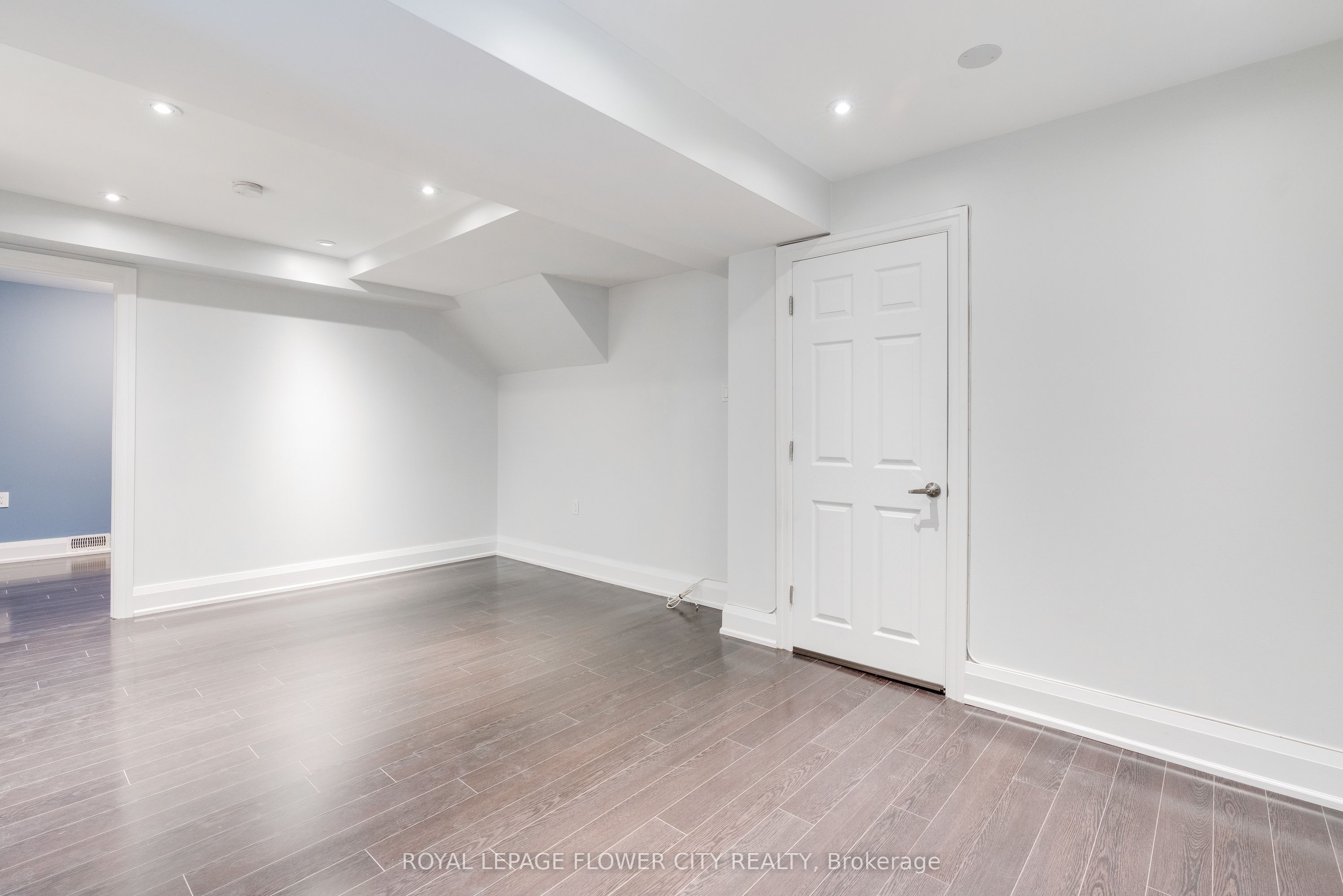 5674 Whitehorn Avenue E, Mississauga, ON L5V 2A9 photo 5