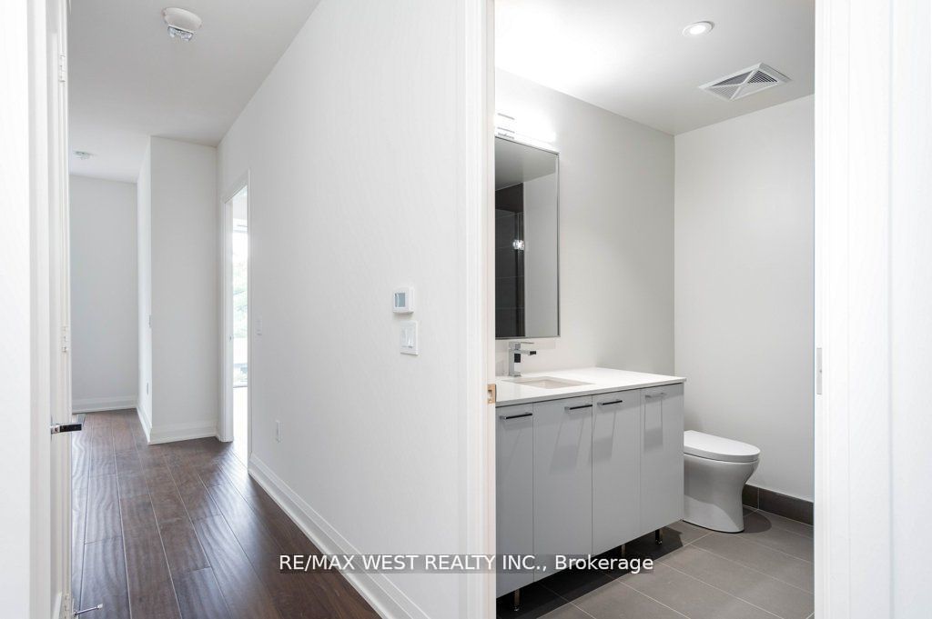293 The Kingsway 307, Toronto, ON M9A 0E8 photo 5