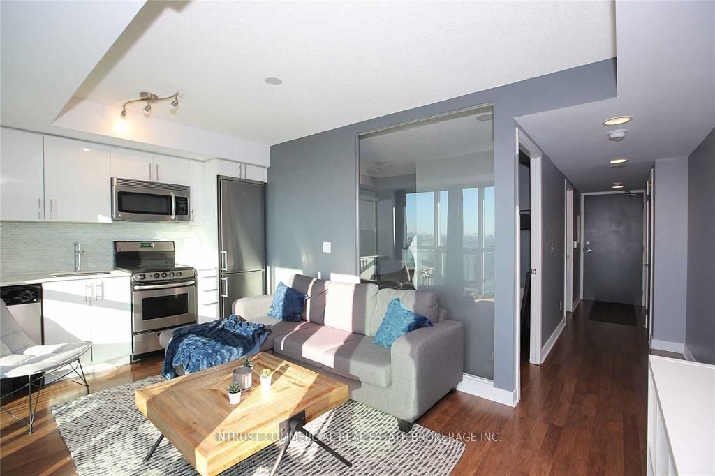 155 Legion Road N 1608, Toronto, ON M8Y 0A7 photo 2