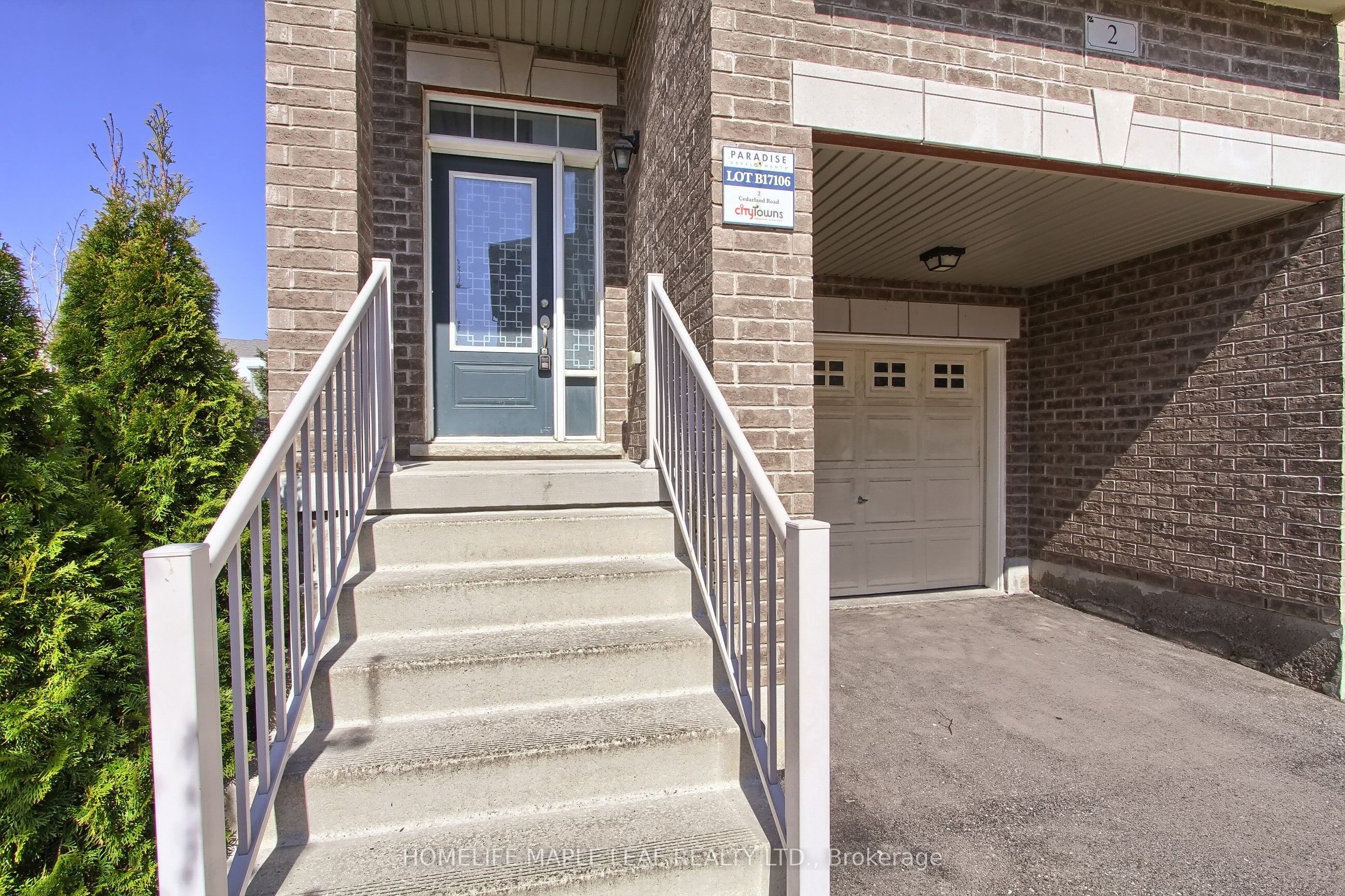 2 Cedarland Road E, Brampton, ON L6Y 6E5 photo 2