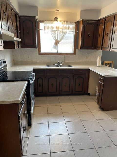112 Anthia Drive W, Toronto, ON M9L 1K8 photo 3