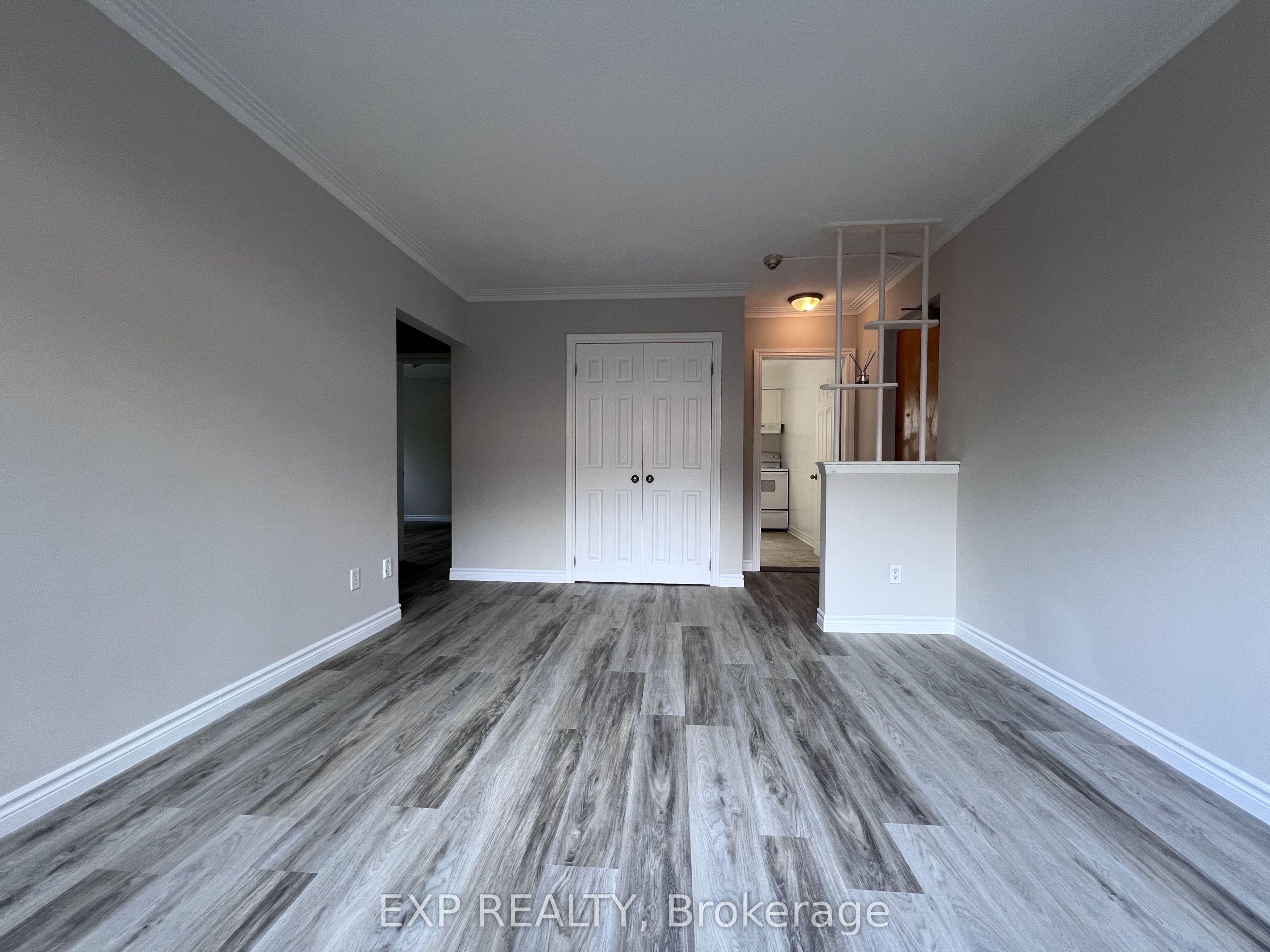 32 Heman Street 3, Toronto, ON M8V 1X5 photo 3