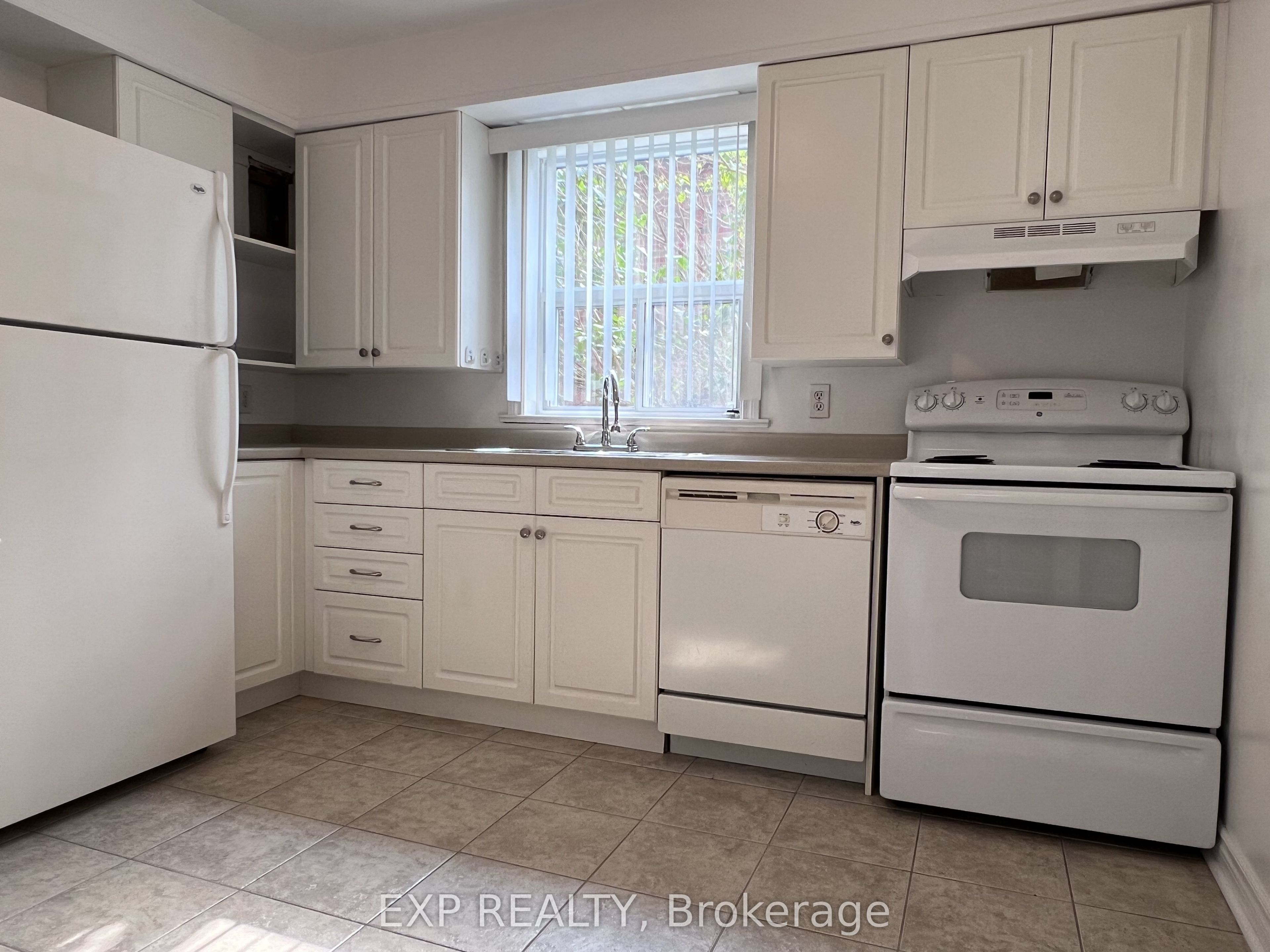 32 Heman Street 3, Toronto, ON M8V 1X5 photo 5