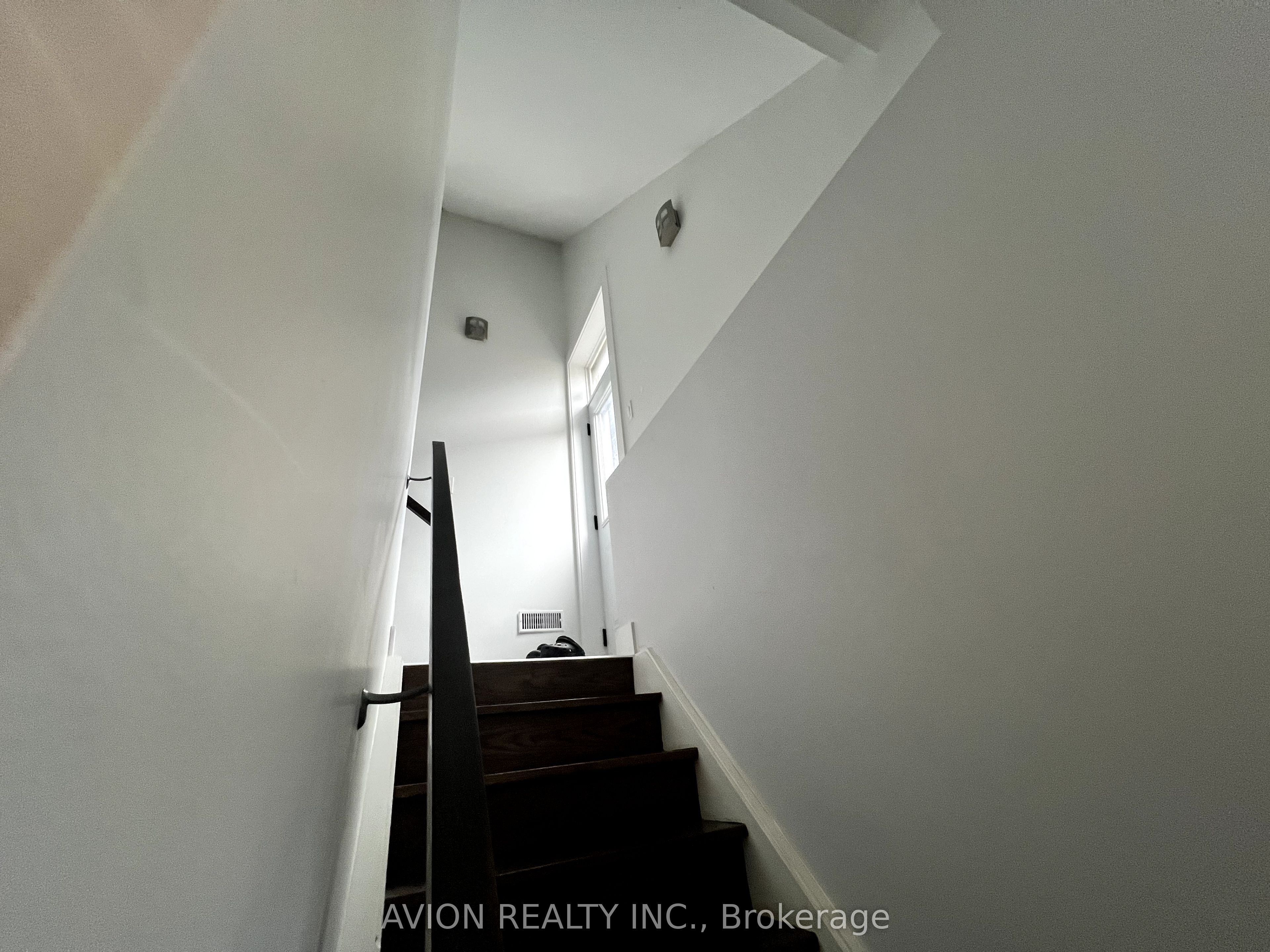 28 Monarchdale Avenue Bsmt, Toronto, ON M6M 2S7 photo 4