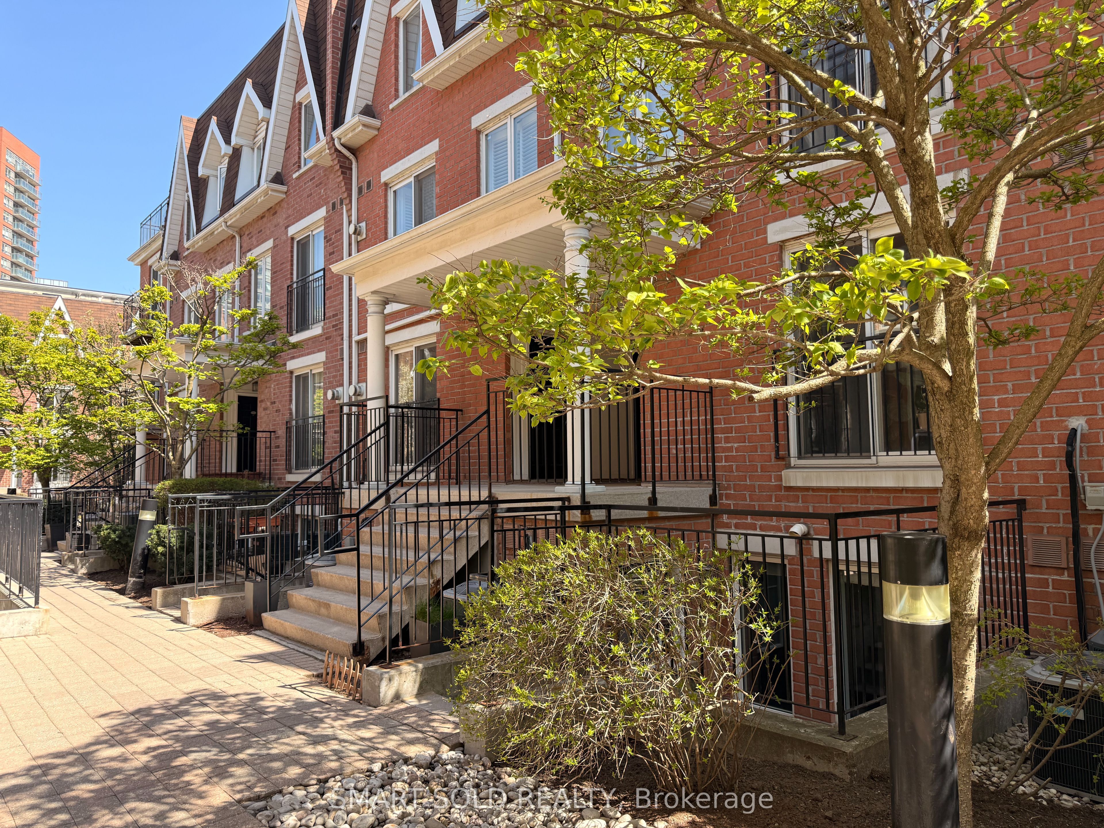 10 Laidlaw Street 725, Toronto, ON M6K 1X2