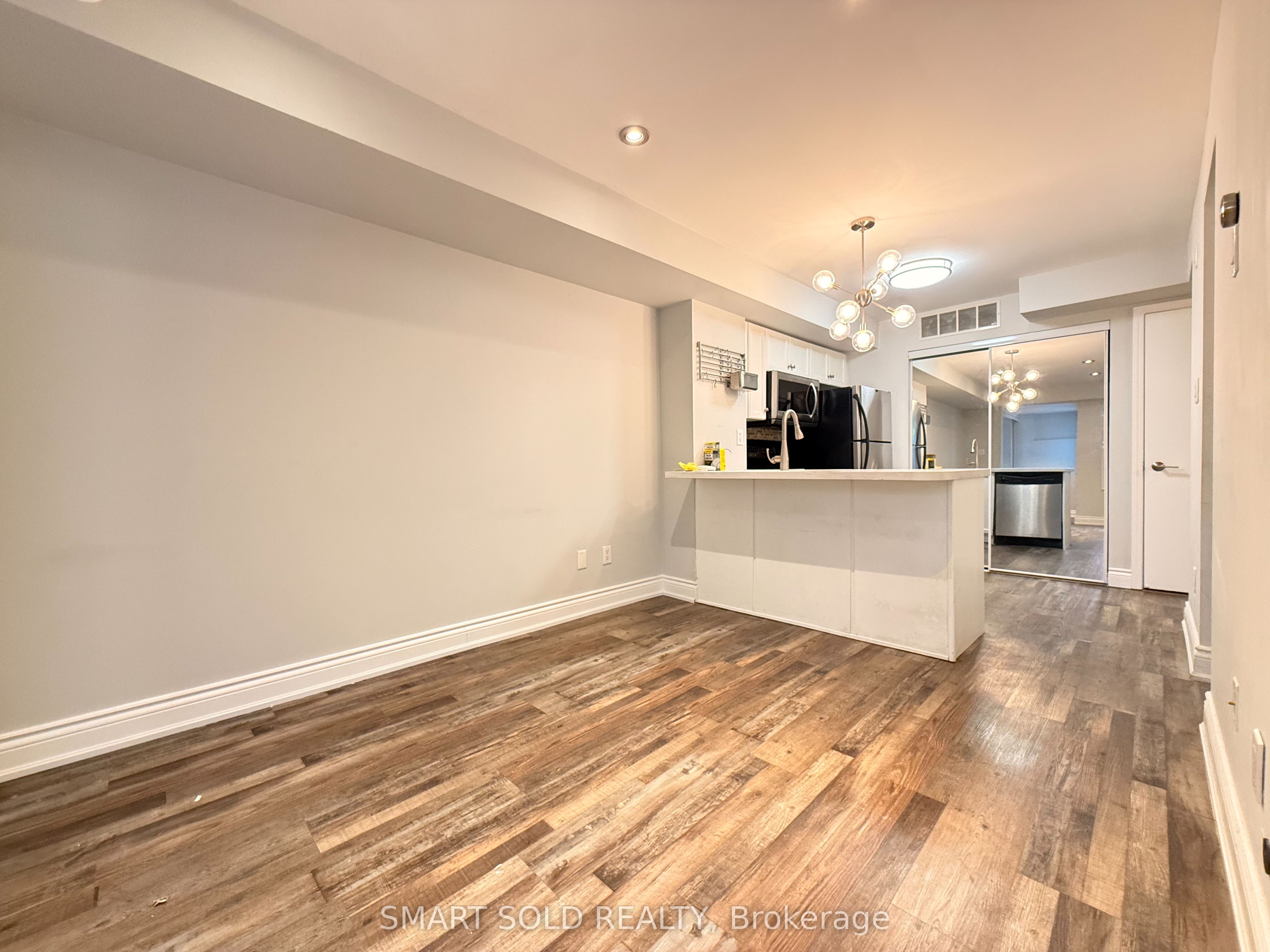 10 Laidlaw Street 725, Toronto, ON M6K 1X2 photo 2