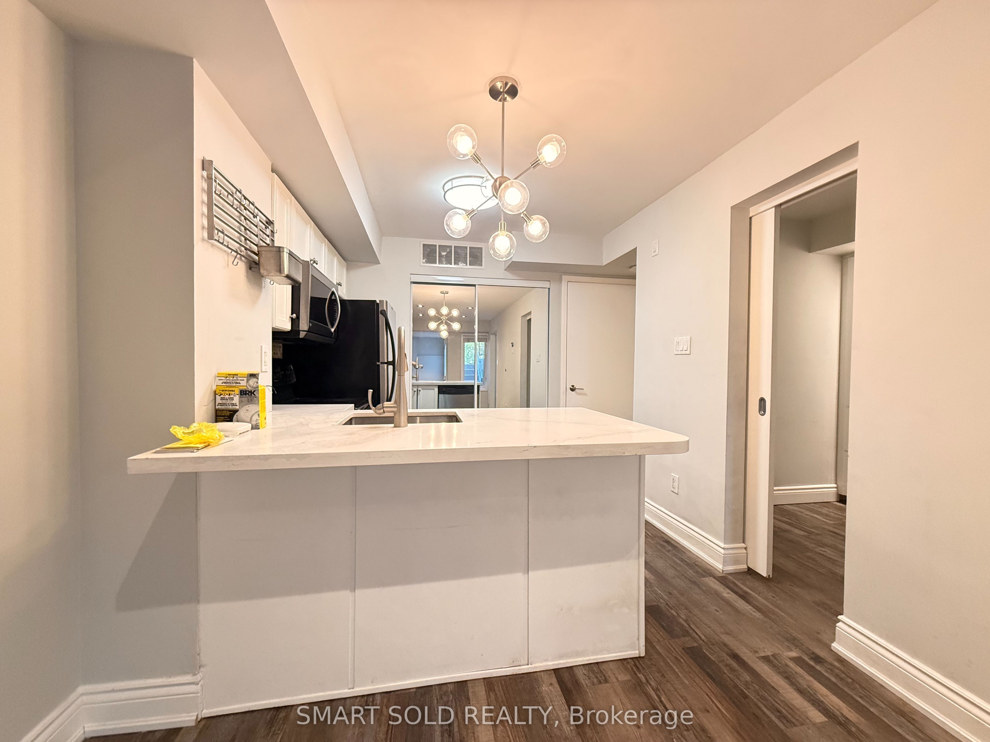 10 Laidlaw Street 725, Toronto, ON M6K 1X2 photo 3
