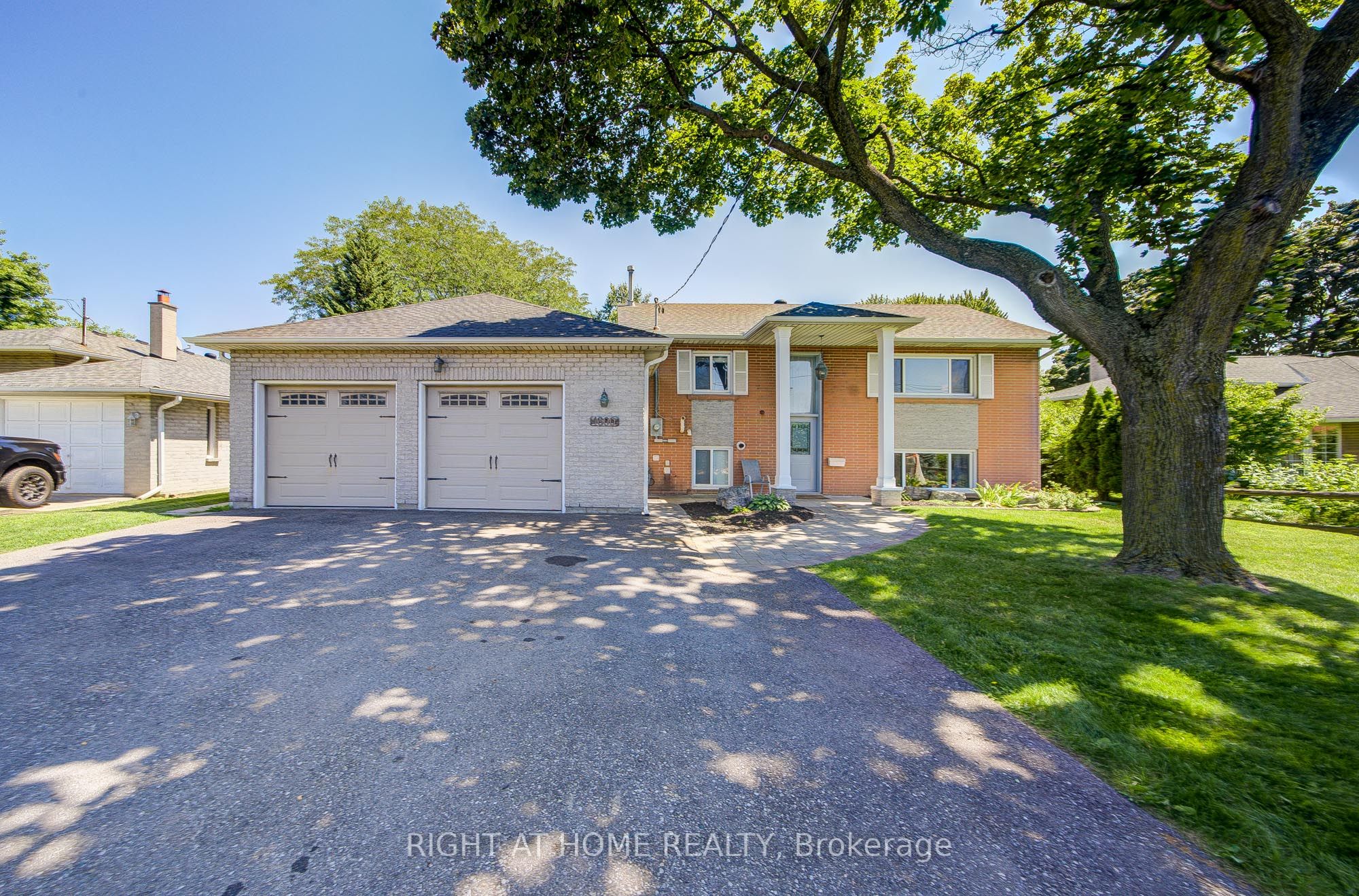 1600 Boxwood Way, Mississauga, ON L5E 2Y1 photo 2